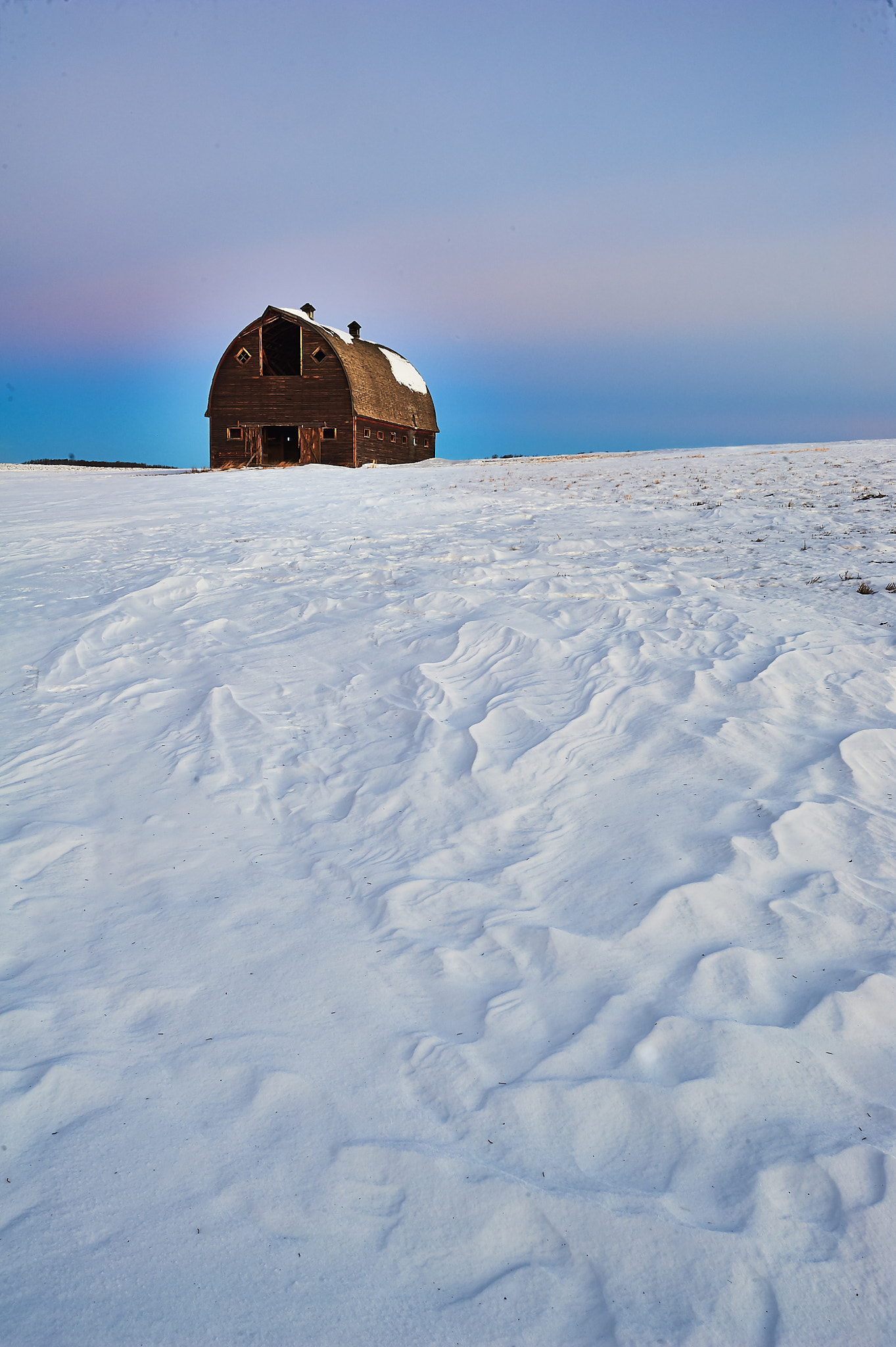 Nikon D700 sample photo. Predawn old barn and drifted snow photography