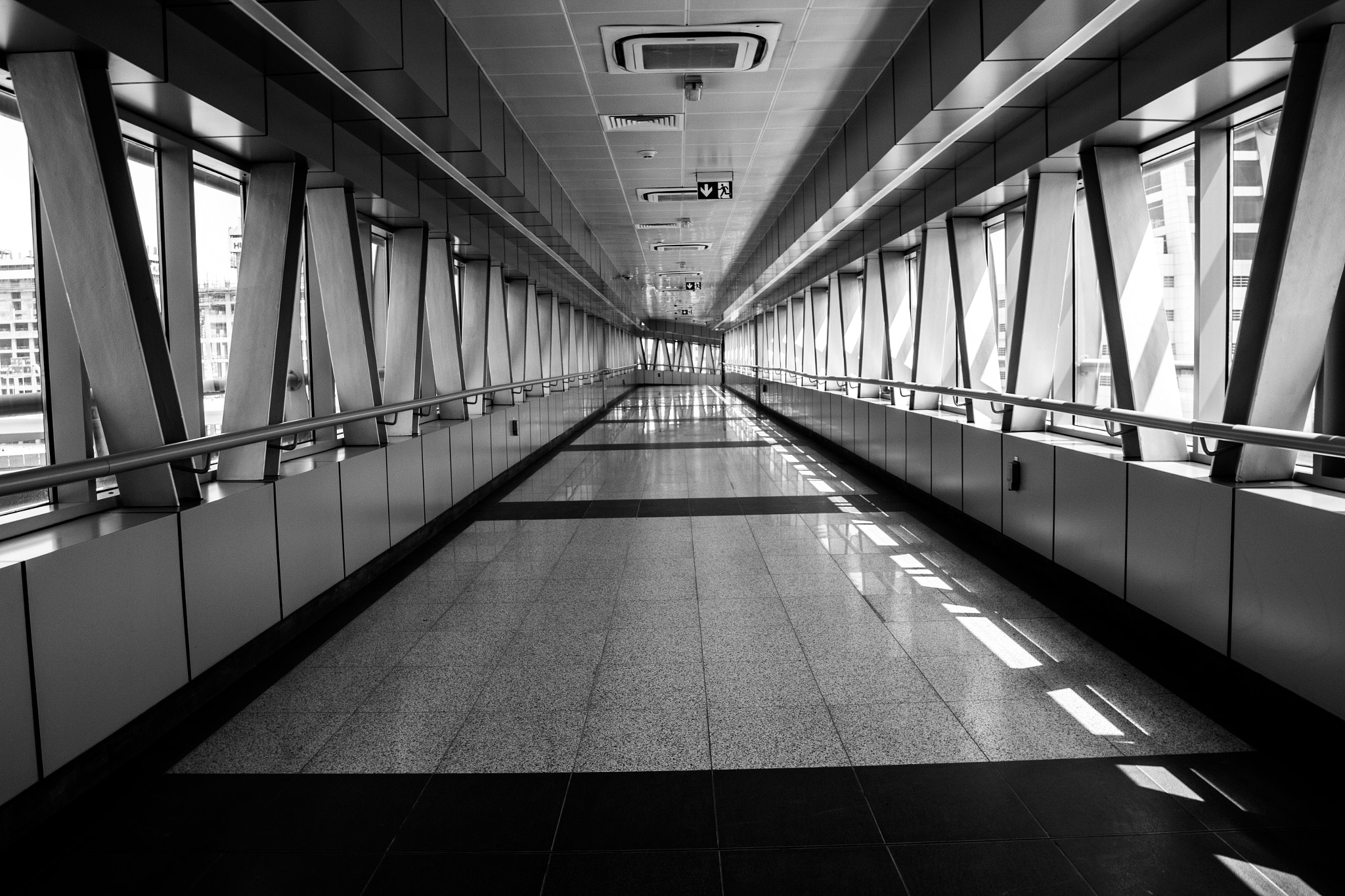 Canon EOS 600D (Rebel EOS T3i / EOS Kiss X5) + Canon TS-E 90mm F2.8 Tilt-Shift sample photo. Hallway photography