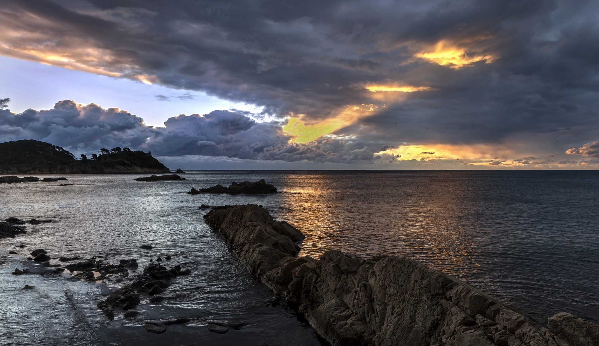 Nikon AF-S Nikkor 16-35mm F4G ED VR sample photo. Sunrise photography