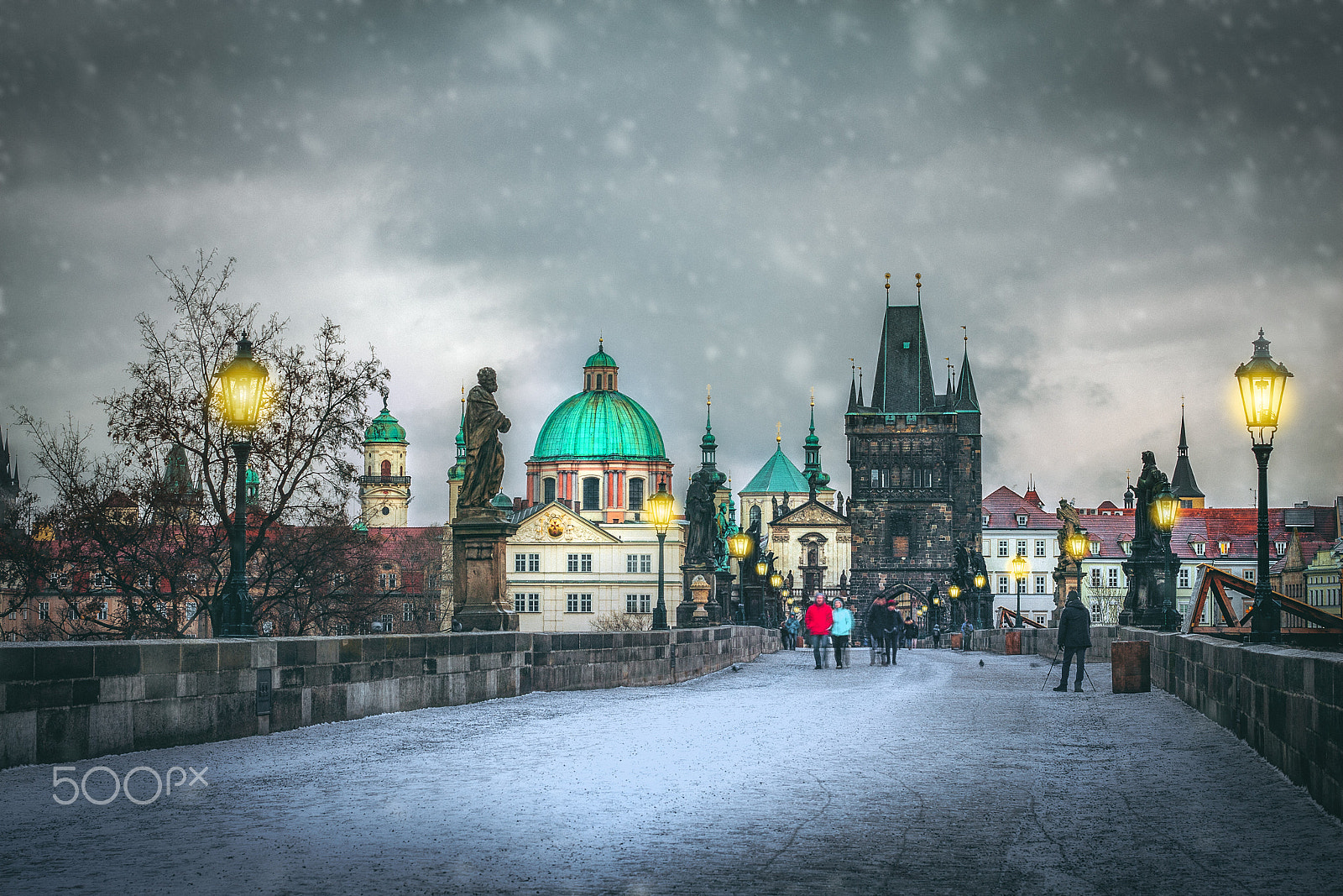 Canon EOS 40D + Canon EF 50mm F1.8 STM sample photo. Evening at charles bridge in prague photography