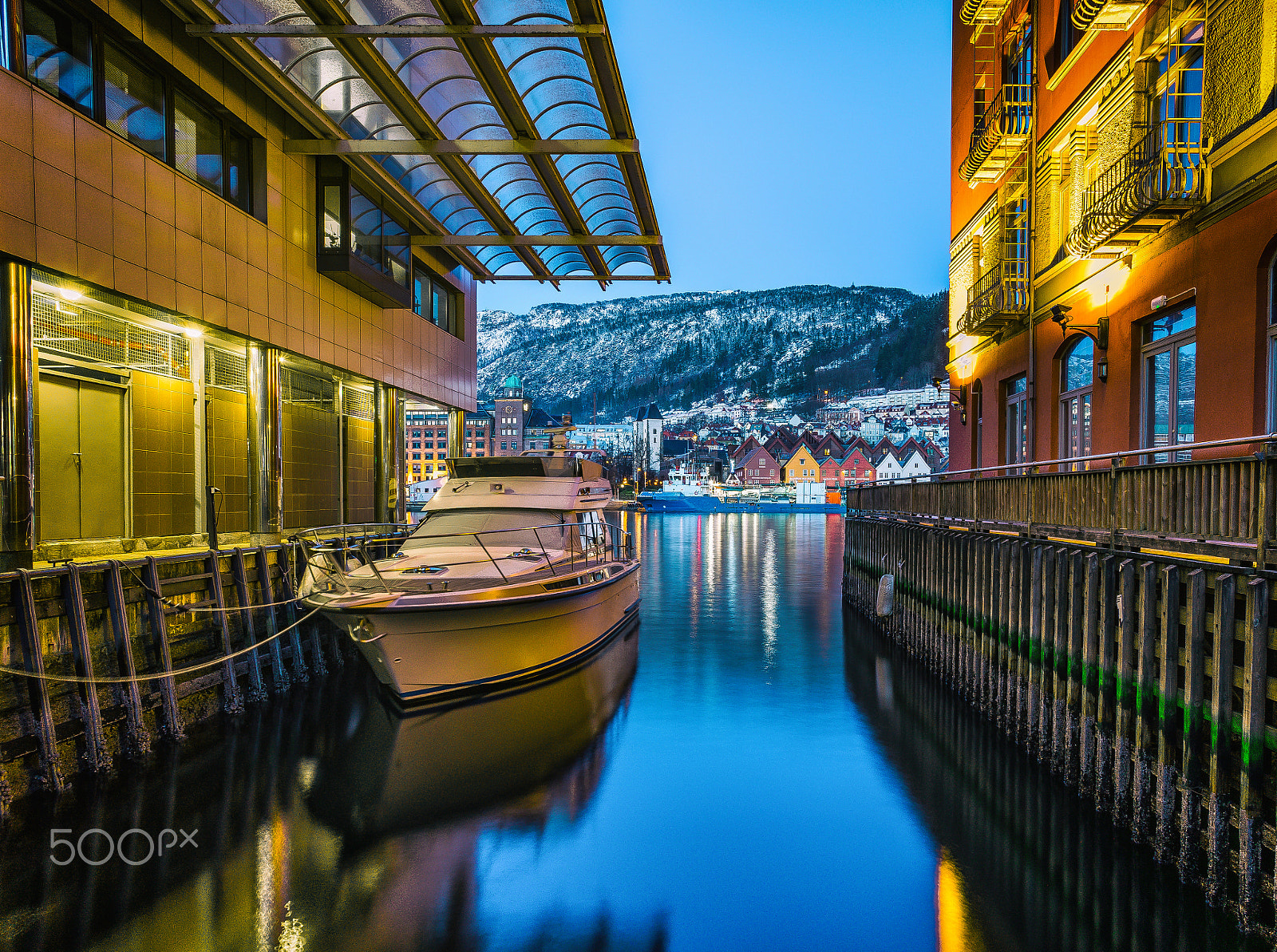 Sony a7 + Sigma 19mm F2.8 EX DN sample photo. Winter idyll in the bergen harbour photography