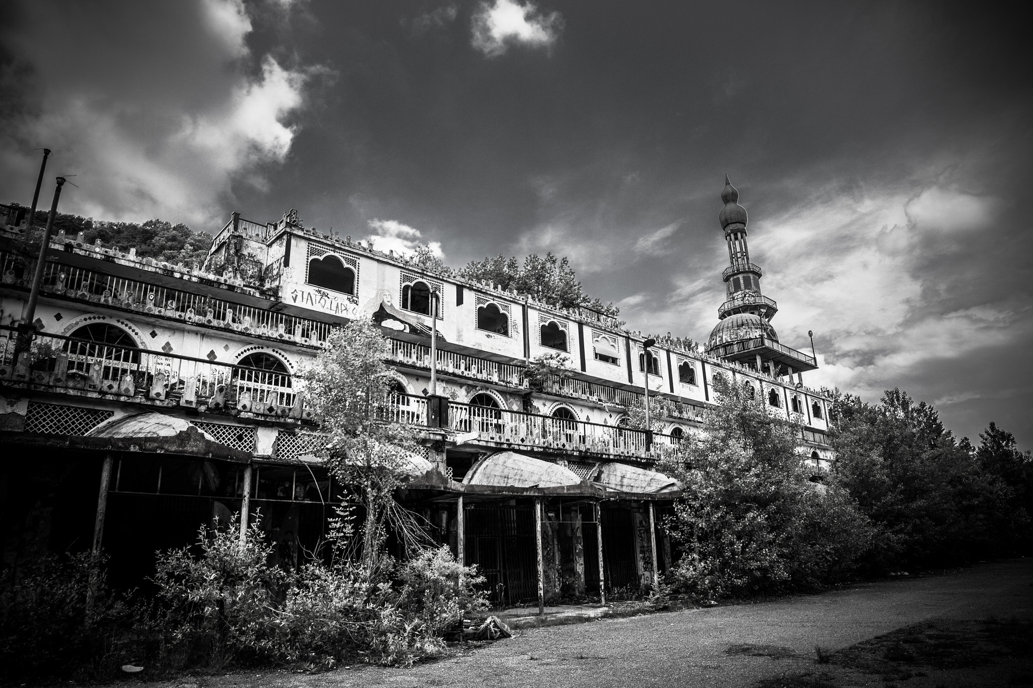 Samyang 14mm F2.8 ED AS IF UMC sample photo. Consonno in b&w photography
