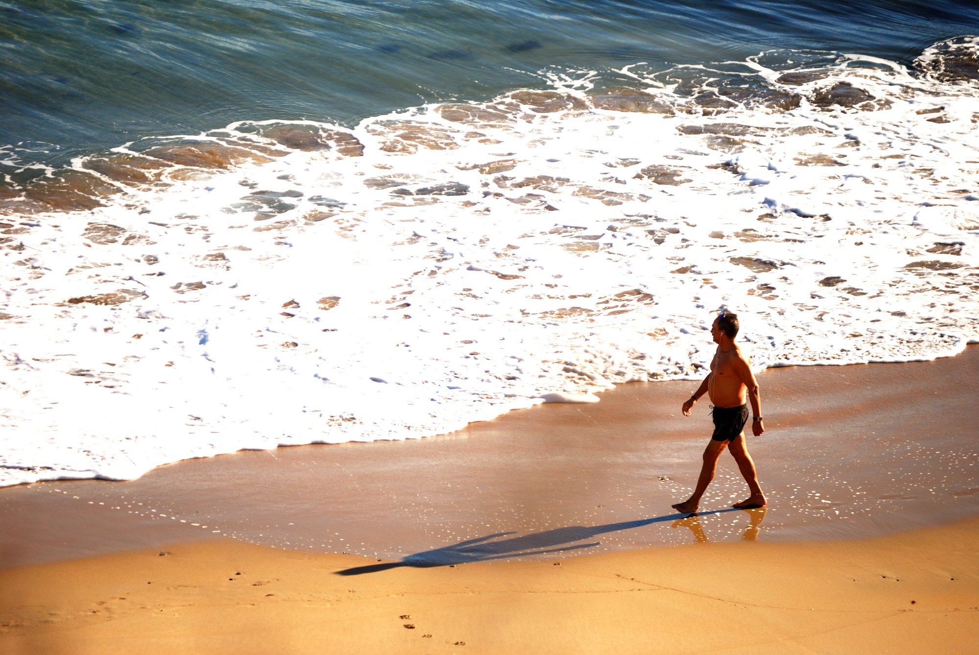 Nikon D60 + Nikon AF-S DX Nikkor 55-200mm F4-5.6G ED sample photo. Paseando por la playa photography