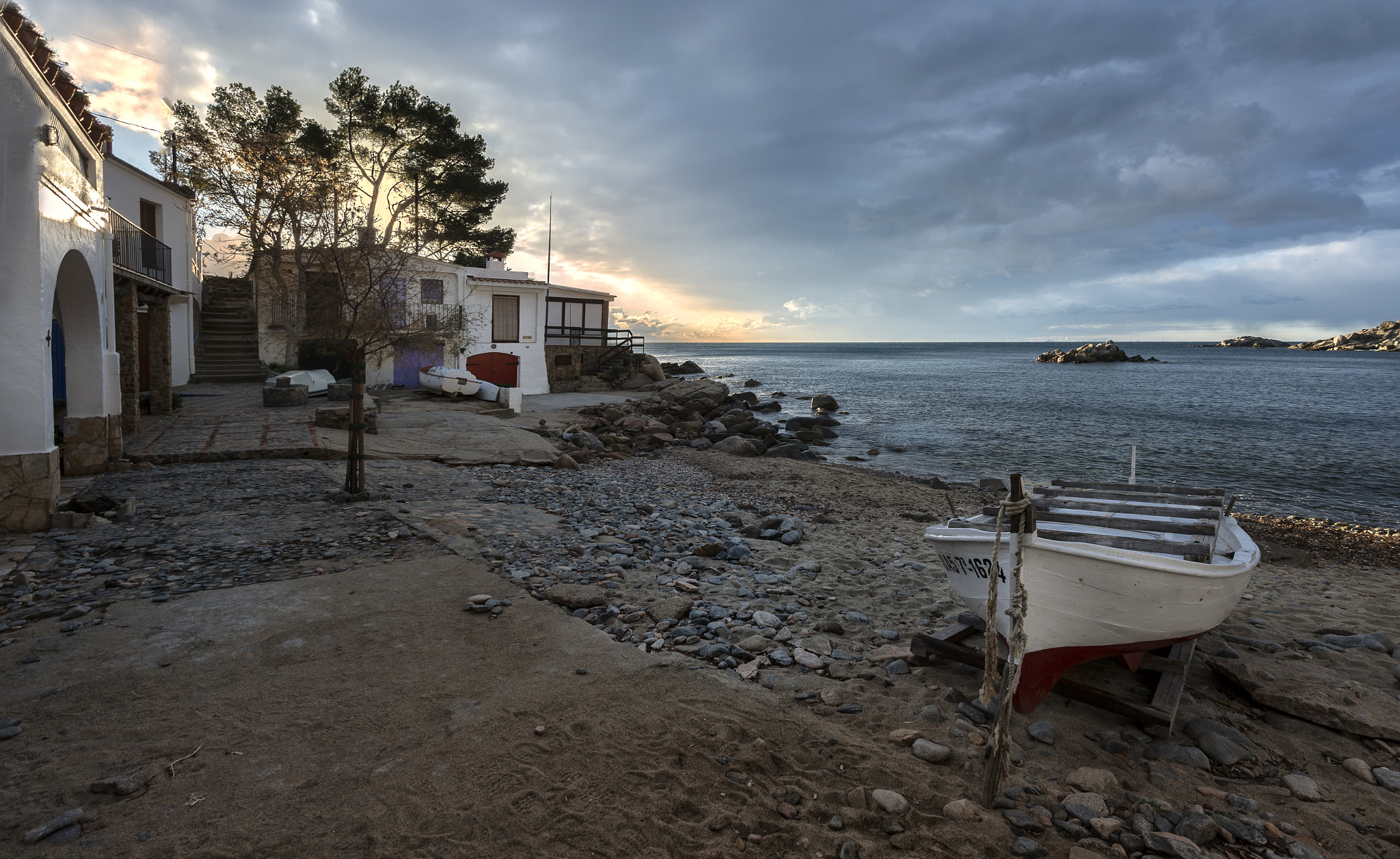 Nikon AF-S Nikkor 16-35mm F4G ED VR sample photo. S' alguer creek photography