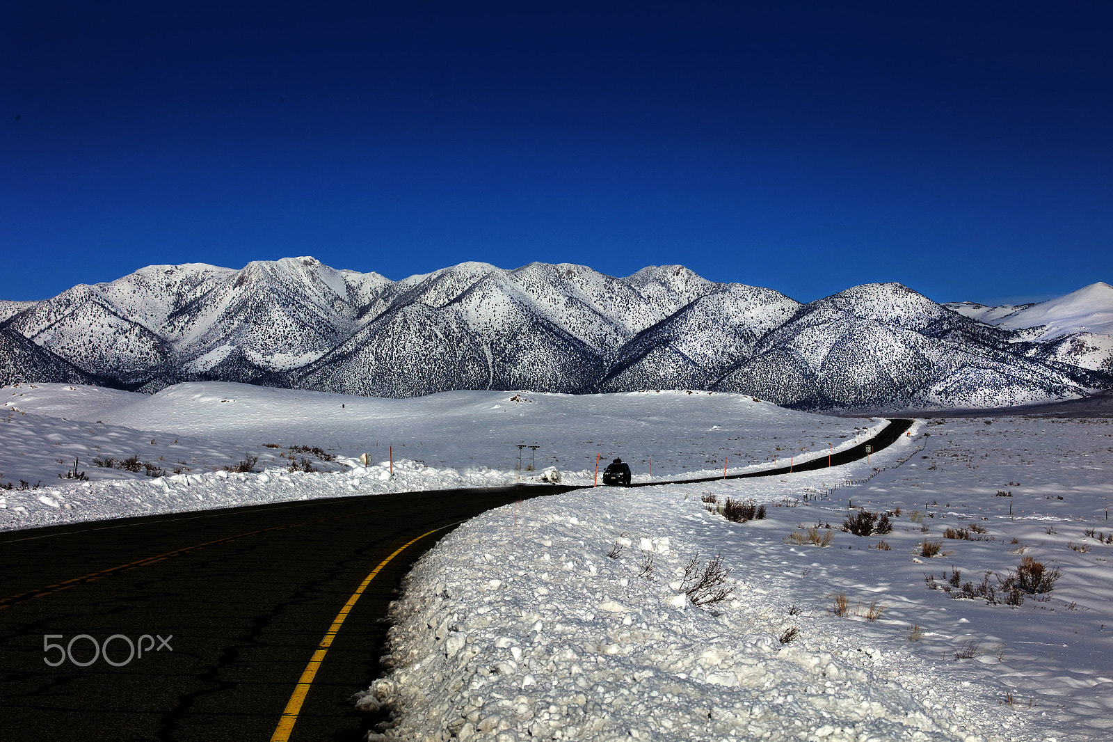 Canon EF 28-300mm F3.5-5.6L IS USM sample photo. Road to mammoth ca photography