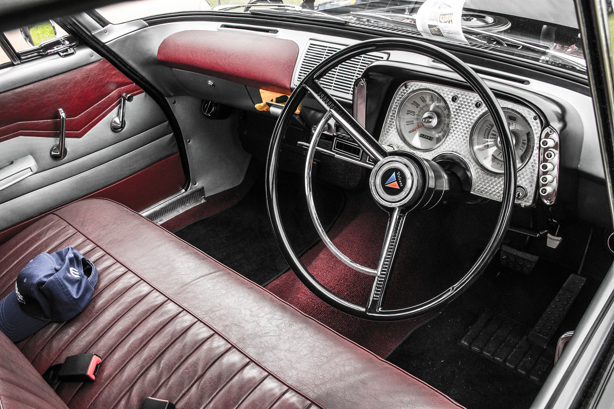 Canon EF-S 18-135mm F3.5-5.6 IS sample photo. Vintage cars photography