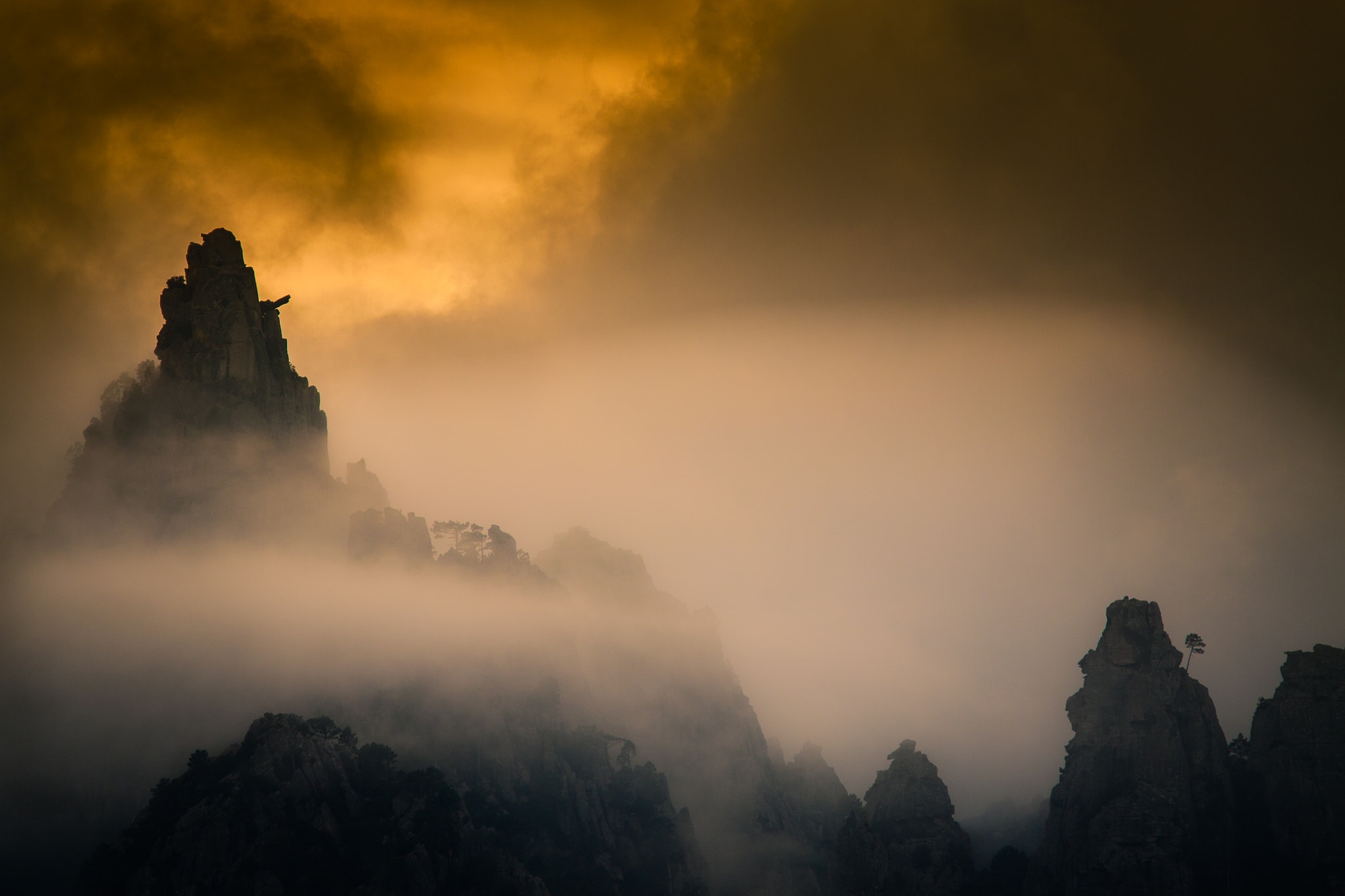 Canon EF 300mm F4L IS USM sample photo. Pic embrumé de bavella photography