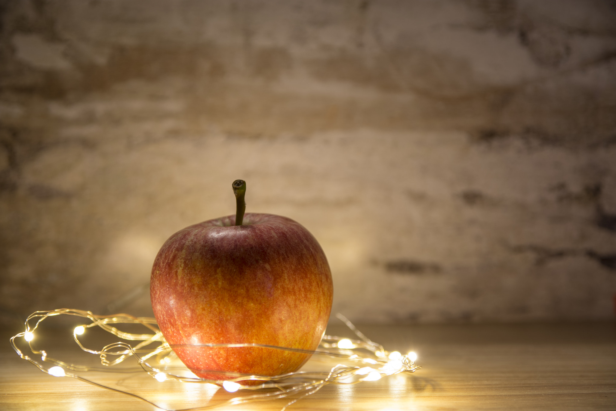 Sigma 17-70mm F2.8-4 DC Macro OS HSM sample photo. Apple photography