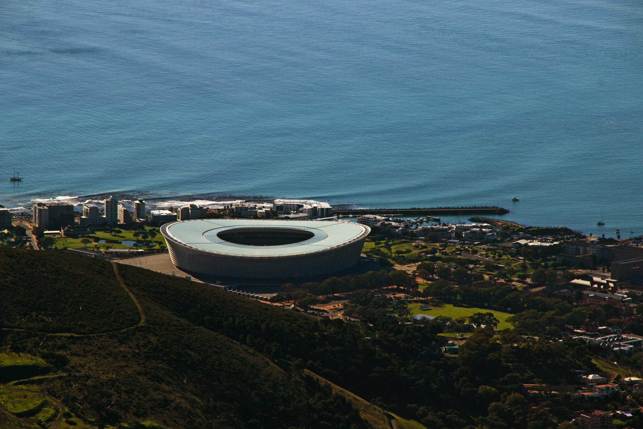 Canon EOS 600D (Rebel EOS T3i / EOS Kiss X5) + Canon TS-E 90mm F2.8 Tilt-Shift sample photo. Stadium photography