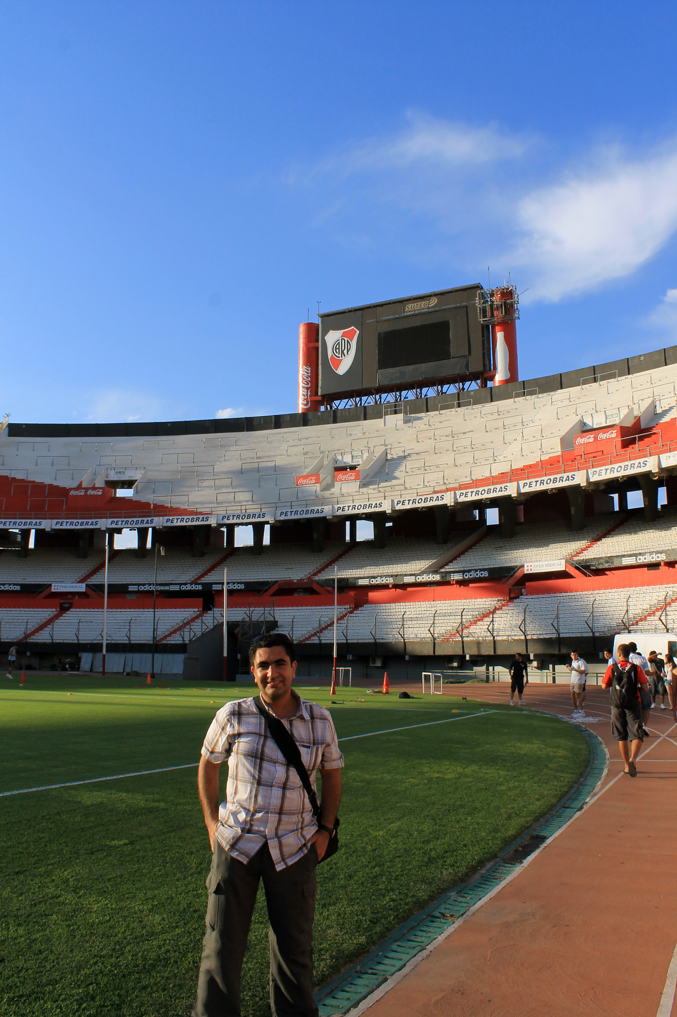 Canon EOS 1100D (EOS Rebel T3 / EOS Kiss X50) + Canon EF-S 18-55mm F3.5-5.6 IS sample photo. River plate stadium o photography