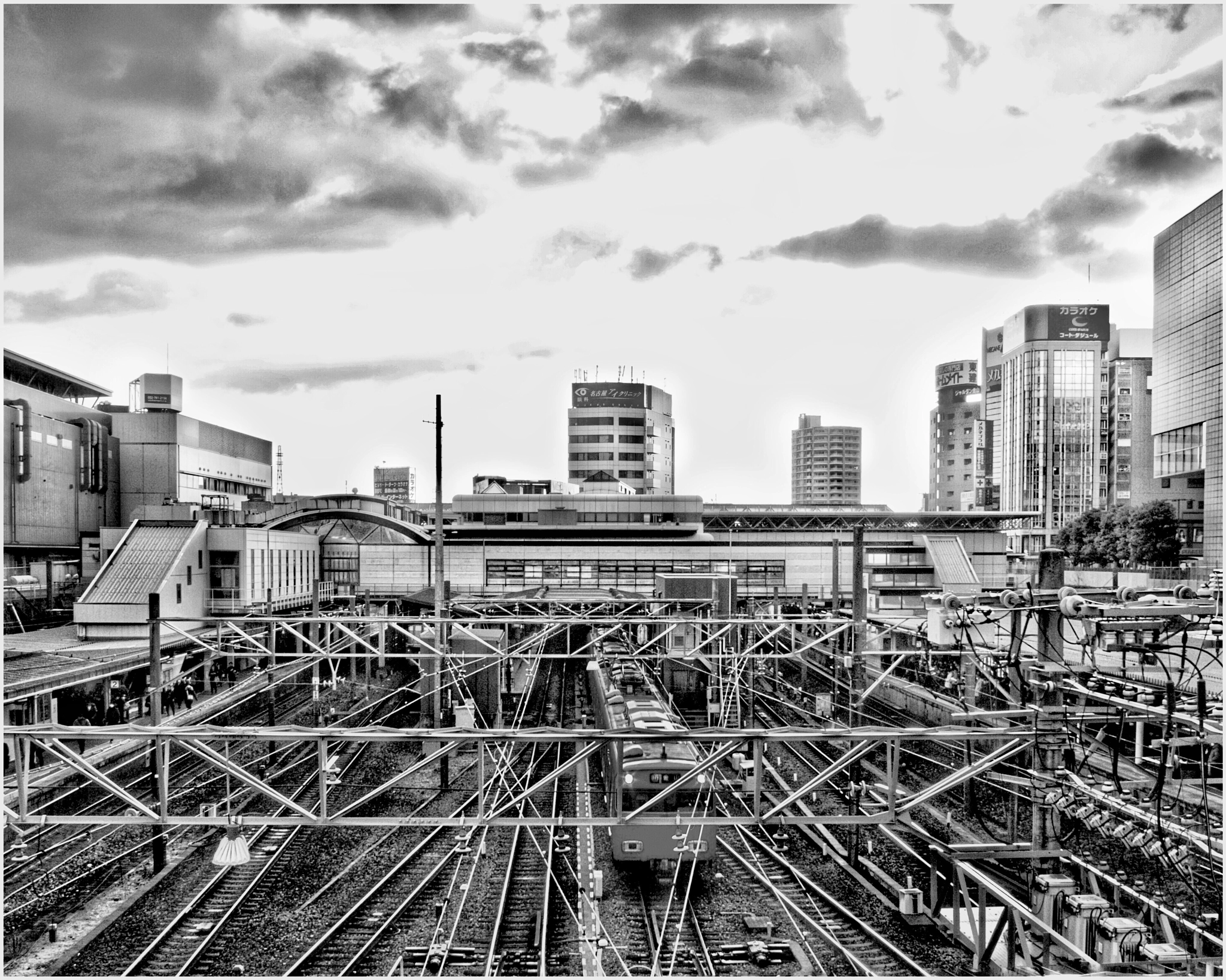 Canon EOS 500D (EOS Rebel T1i / EOS Kiss X3) sample photo. Kanayama train station photography