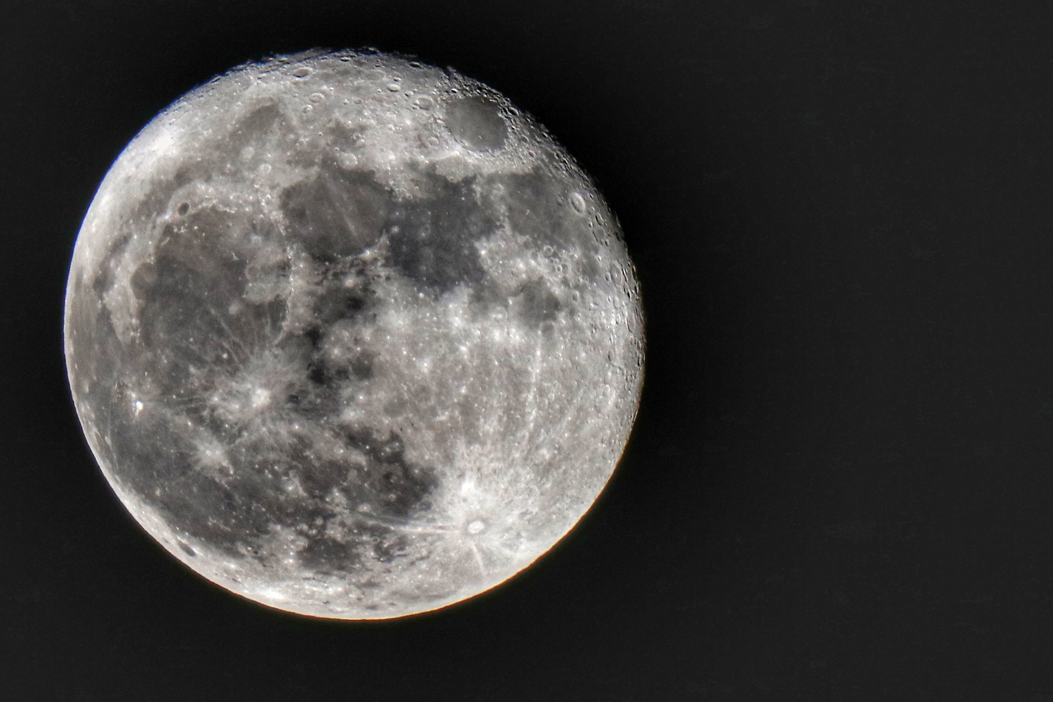 Canon EOS 5DS R + Canon EF 200-400mm F4L IS USM Extender 1.4x sample photo. Last fall's super moon captured with canon's 5dsr photography