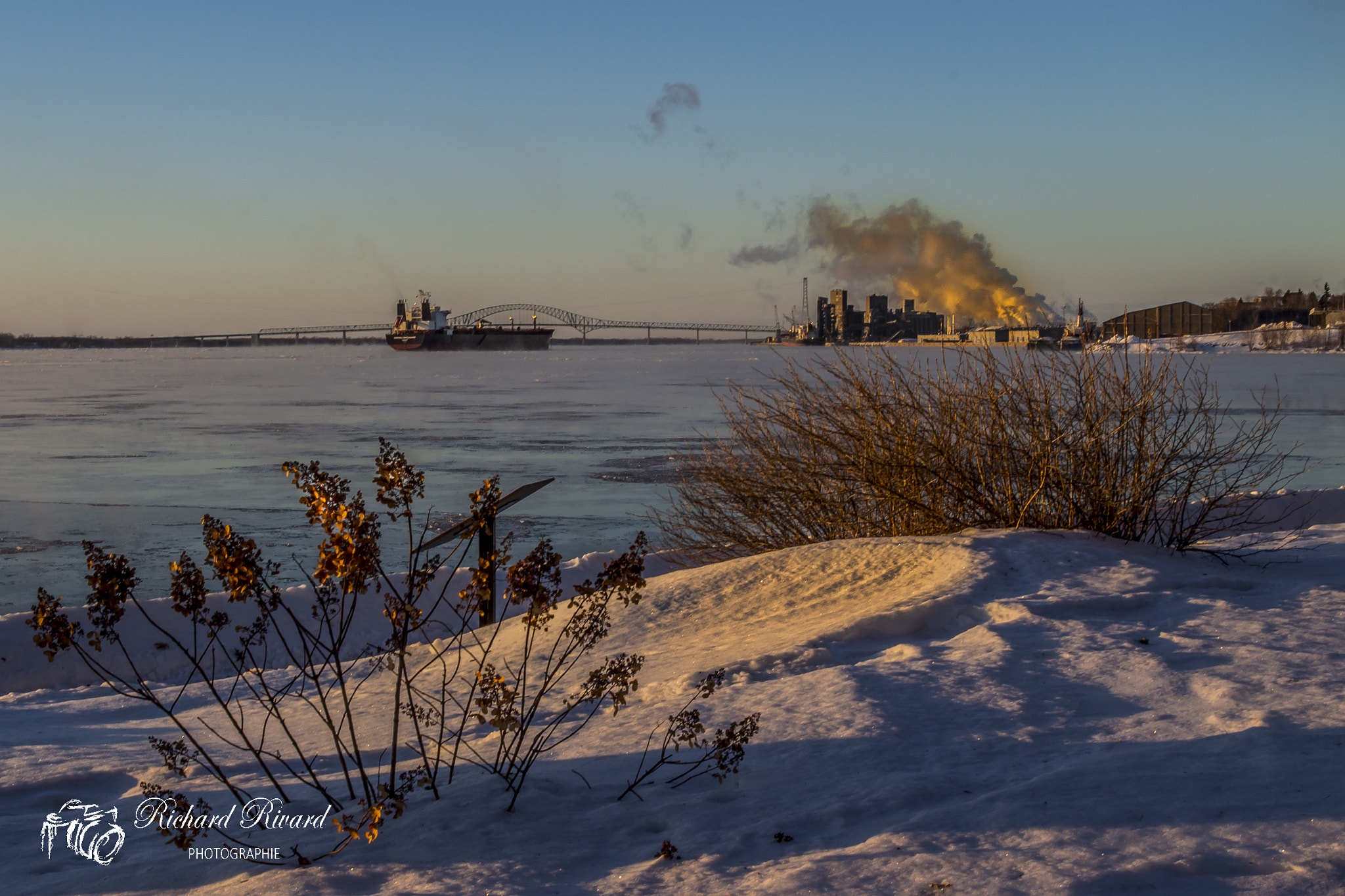 Canon EOS 700D (EOS Rebel T5i / EOS Kiss X7i) + Canon EF 17-40mm F4L USM sample photo. Port de trois-rivières, québec canada photography