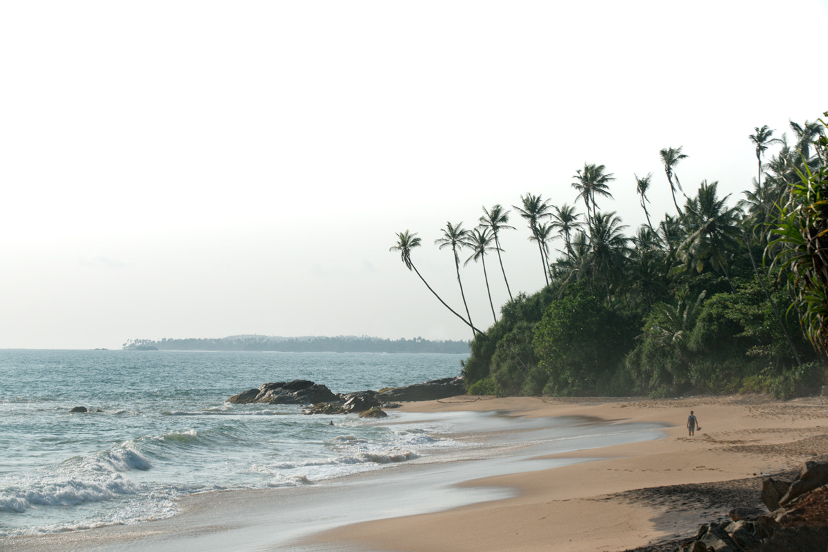AF-S Zoom-Nikkor 80-200mm f/2.8D IF-ED sample photo. On the beach photography