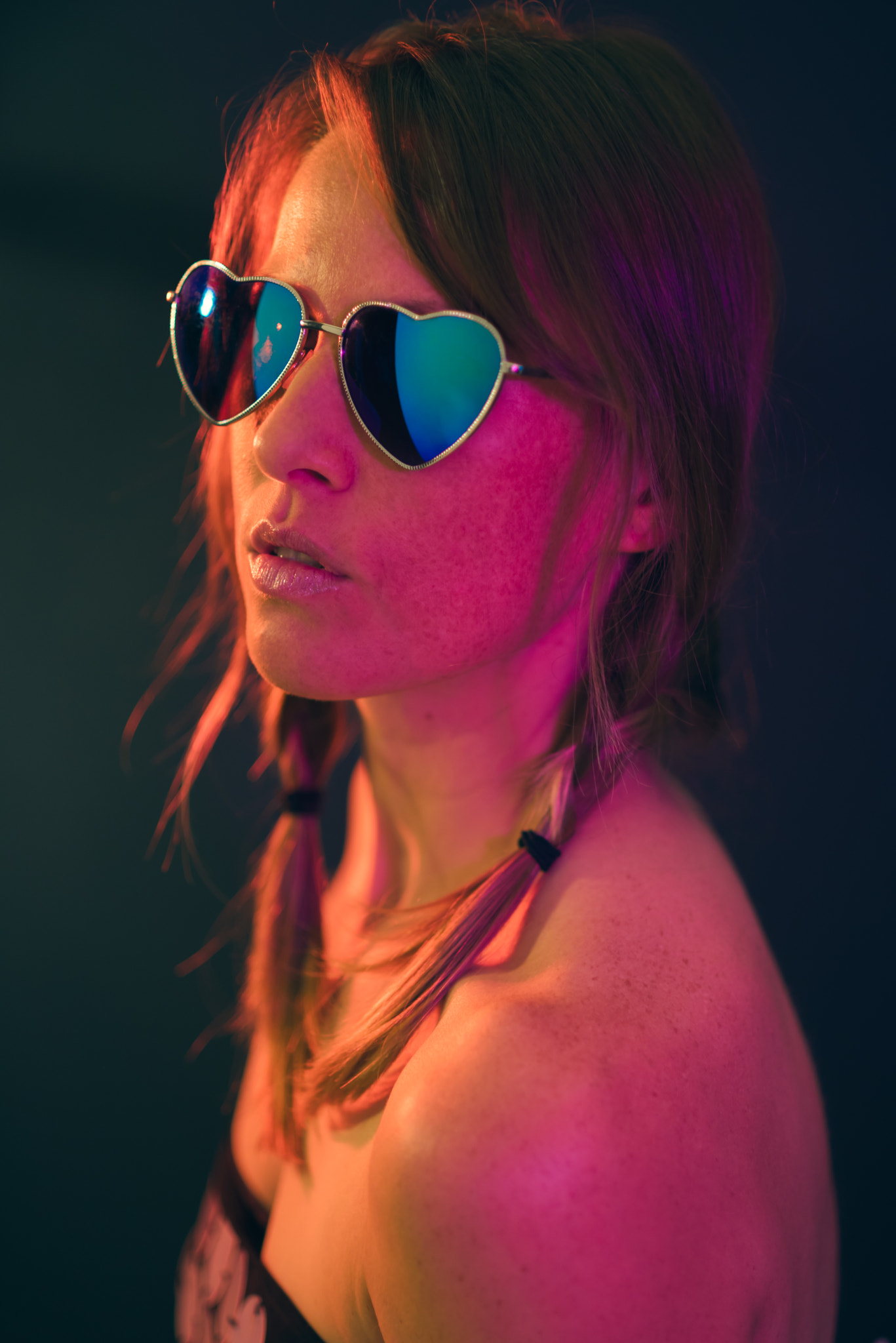 Nikon AF Nikkor 85mm F1.8D sample photo. Living life in color photography