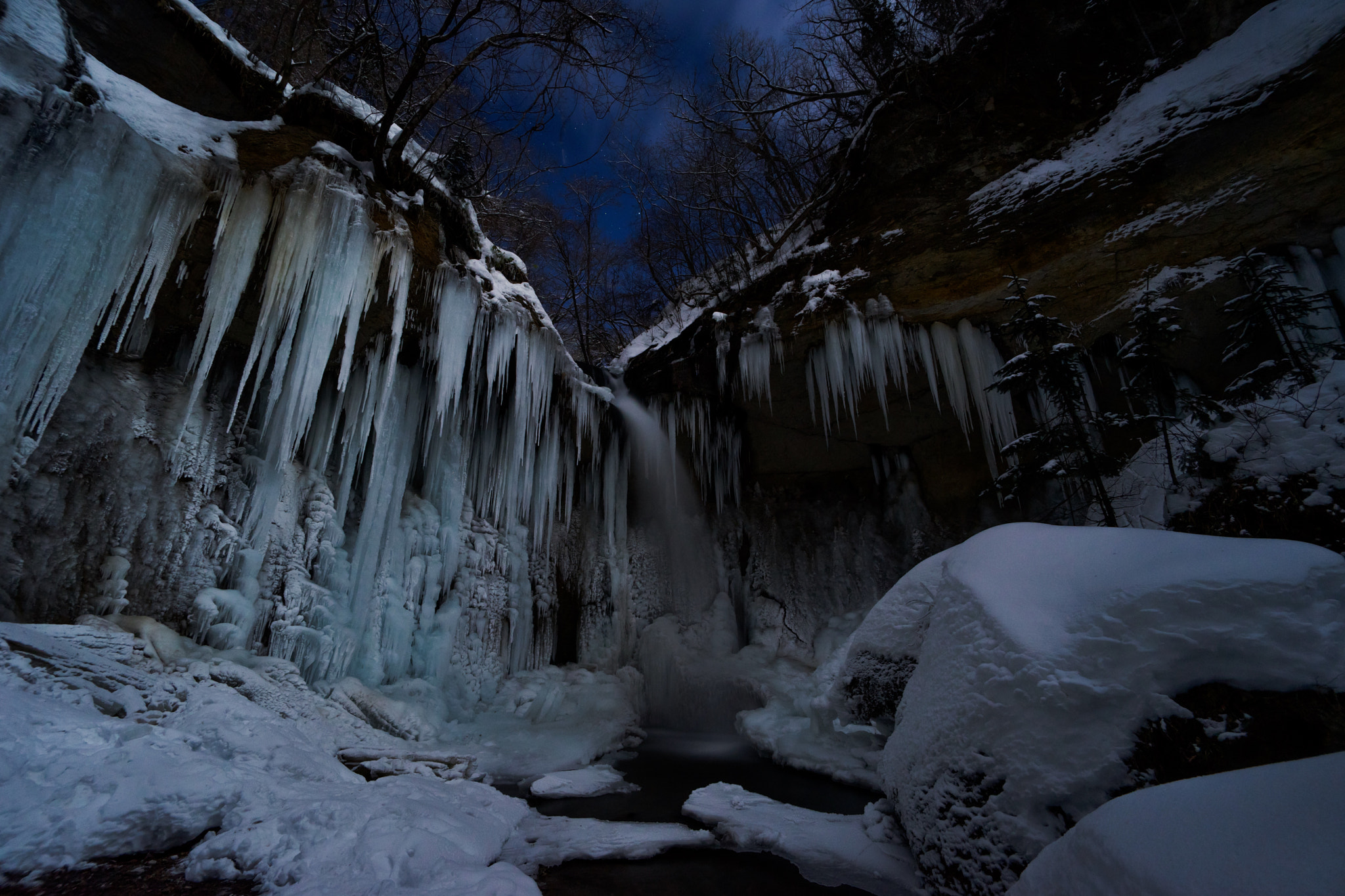 Sony a7 II + Voigtlander SUPER WIDE-HELIAR 15mm F4.5 III sample photo. Icefall photography