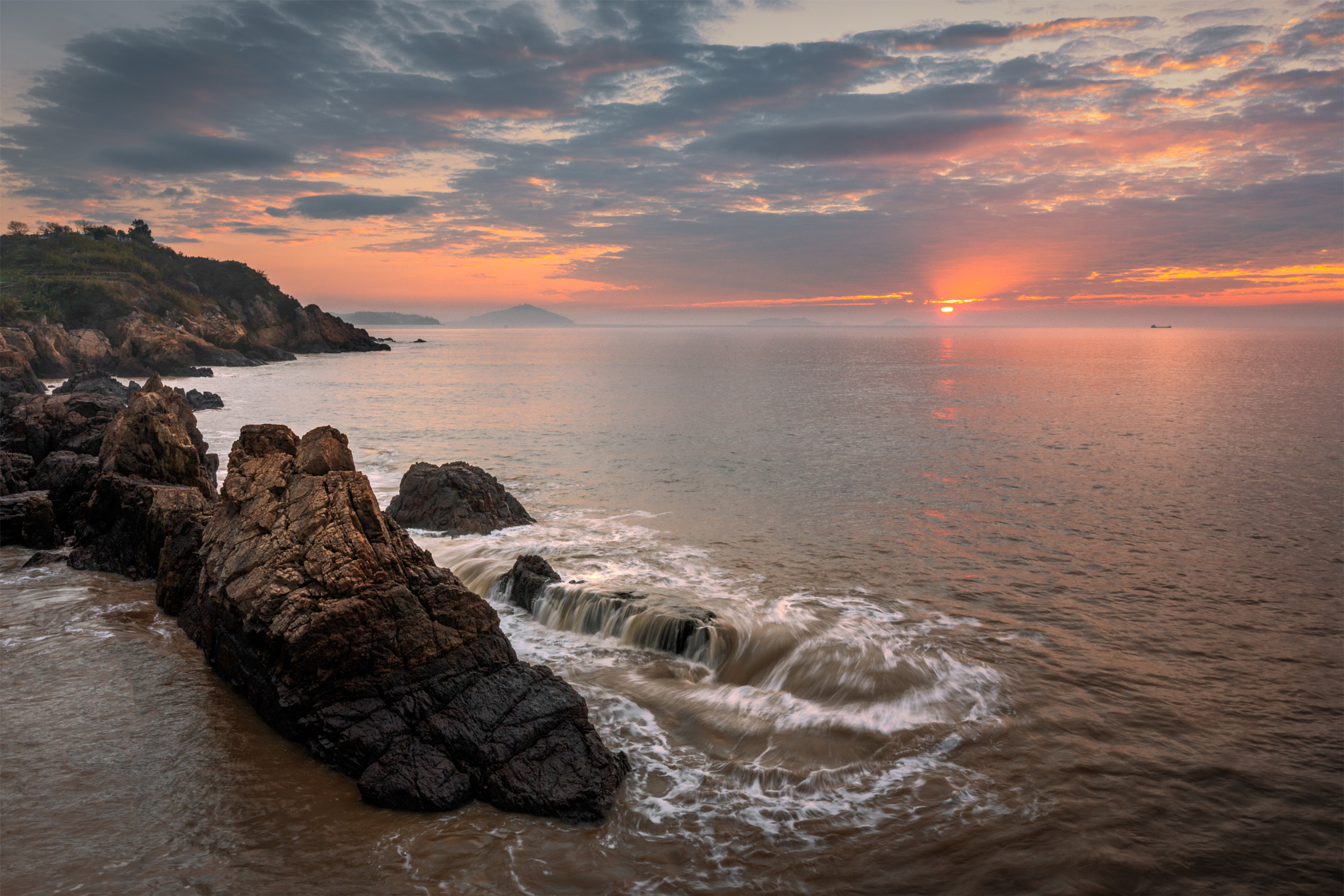 Canon EF 11-24mm F4L USM sample photo. 玉环海边日出 photography
