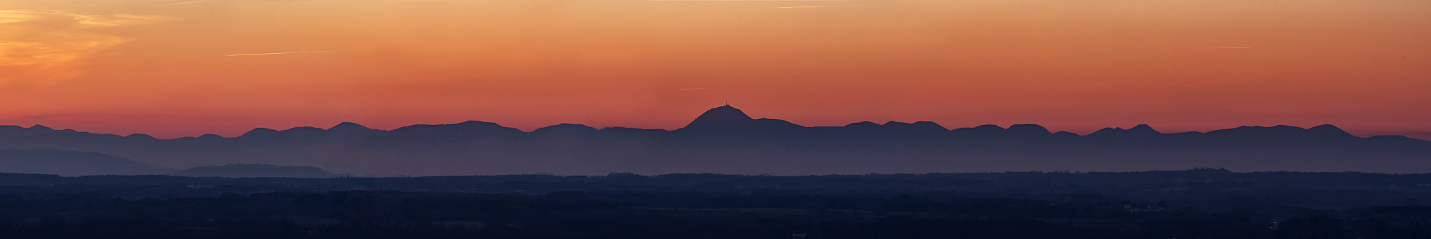 Nikon D500 sample photo. Panoramique chaine des puys photography