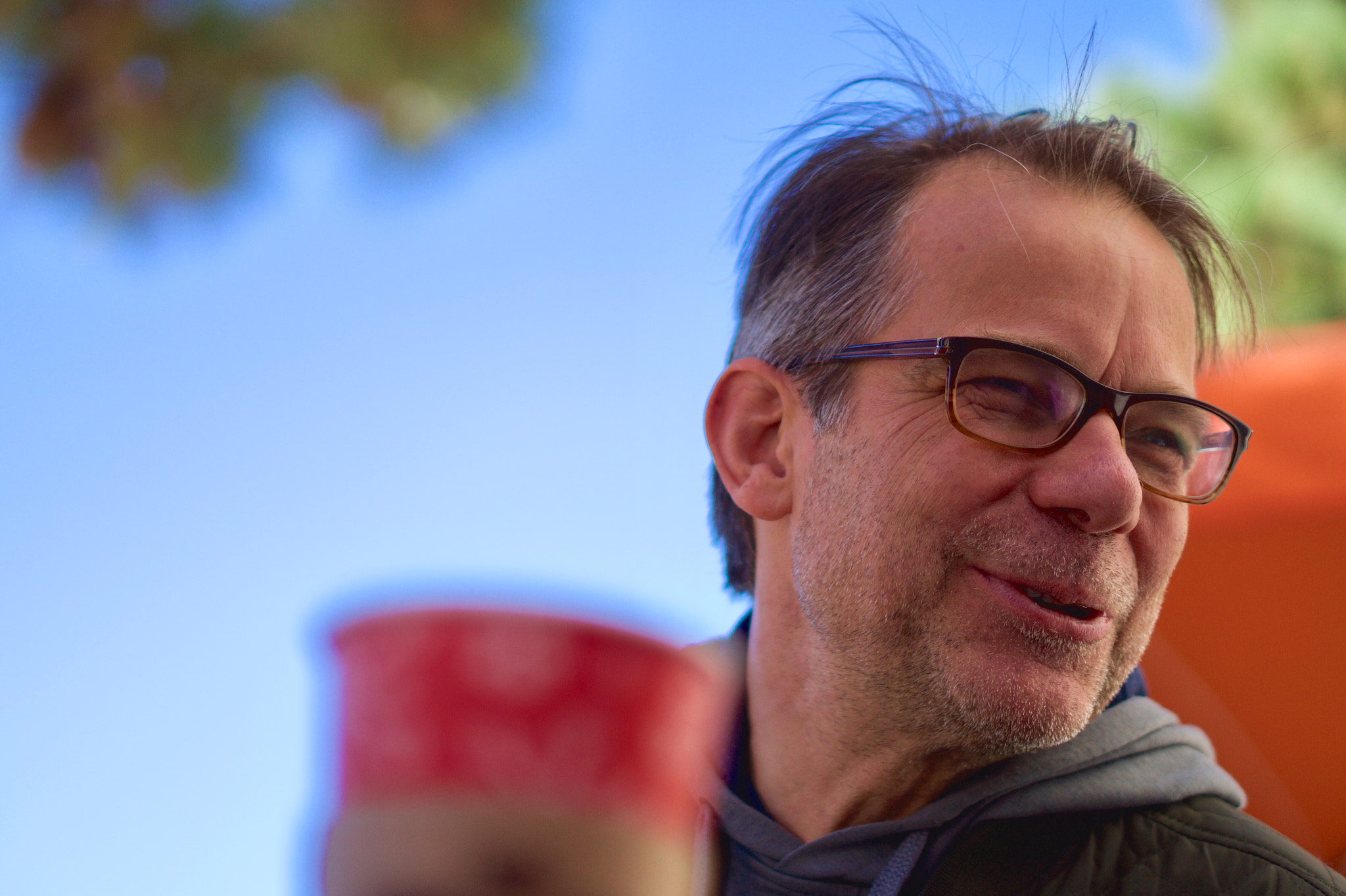 Sony Alpha a5000 (ILCE 5000) + E 50mm F1.8 OSS sample photo. Norwegian having coffee at pete's on montana. photography