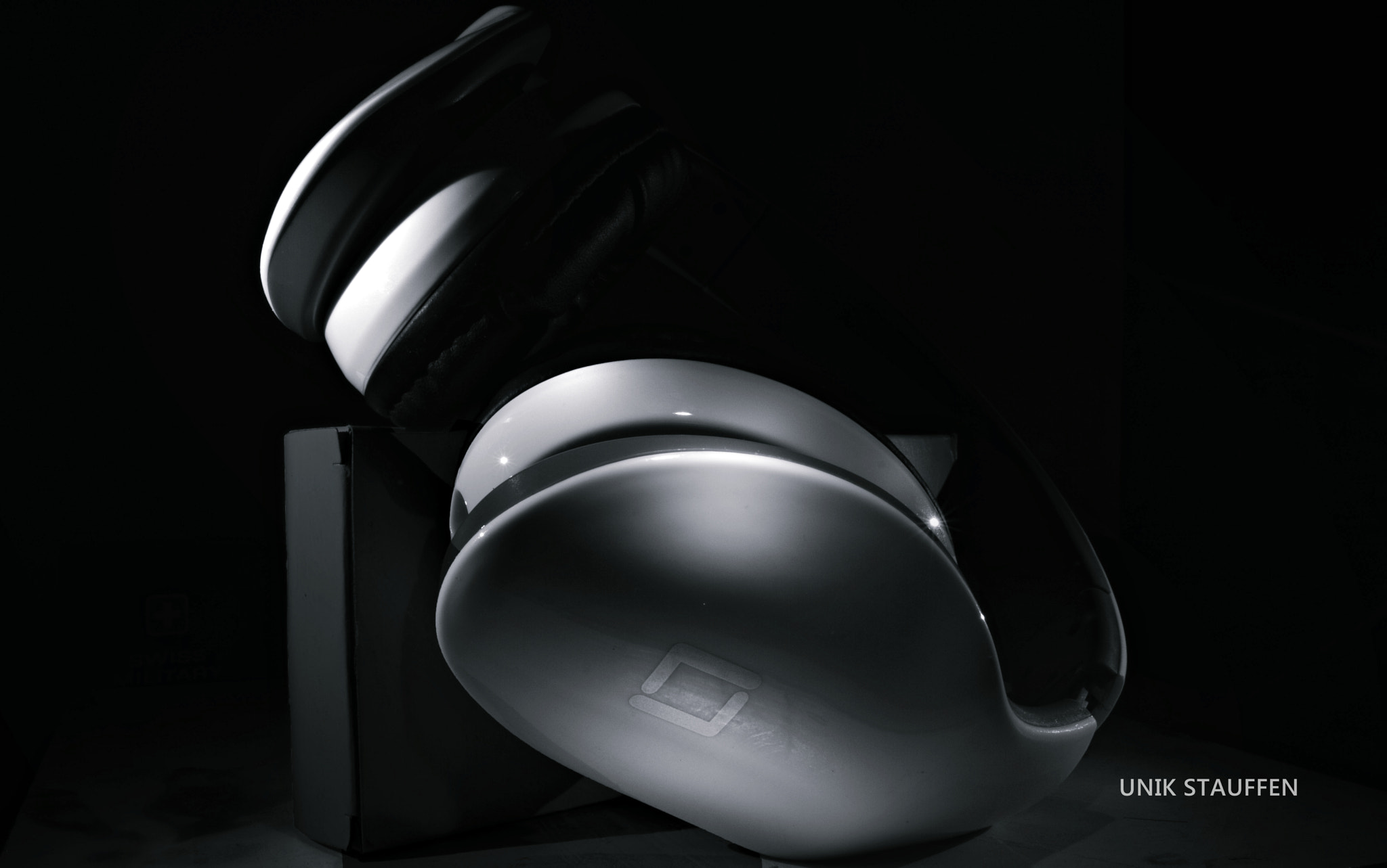 Nikon AF-S Nikkor 28-70mm F2.8 ED-IF sample photo. Headset photography