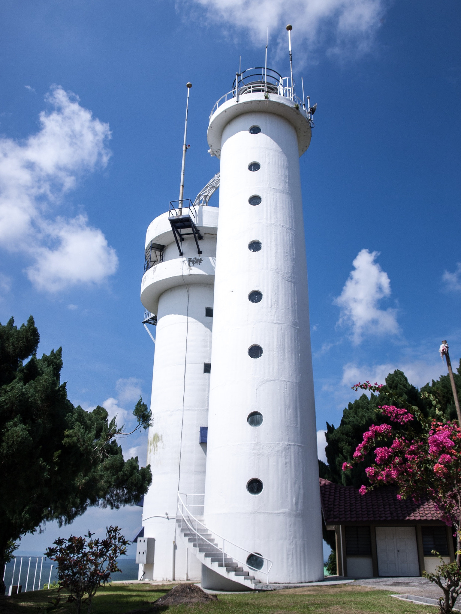 Olympus E-520 (EVOLT E-520) + OLYMPUS 14-42mm Lens sample photo. Bukit jugra lighthouse at jugra hill, malaysia #lighthouse #sunny photography