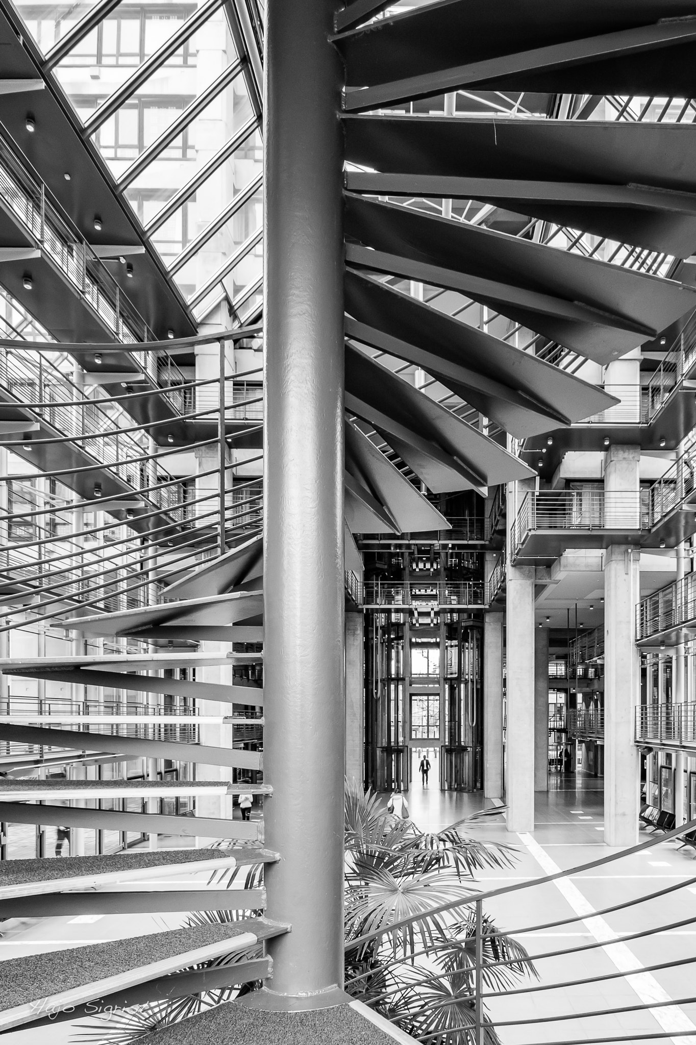Sigma 10-20mm F4-5.6 EX DC HSM sample photo. Atrium photography