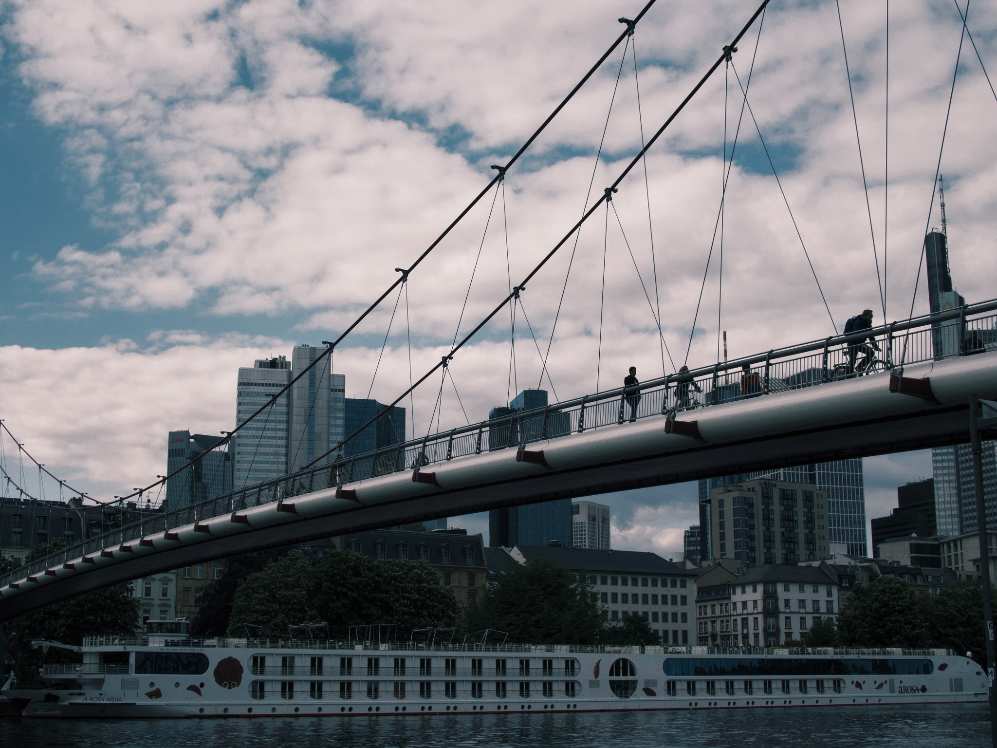 Olympus OM-D E-M5 + Olympus M.Zuiko Digital 25mm F1.8 sample photo. Bridge to somewhere photography