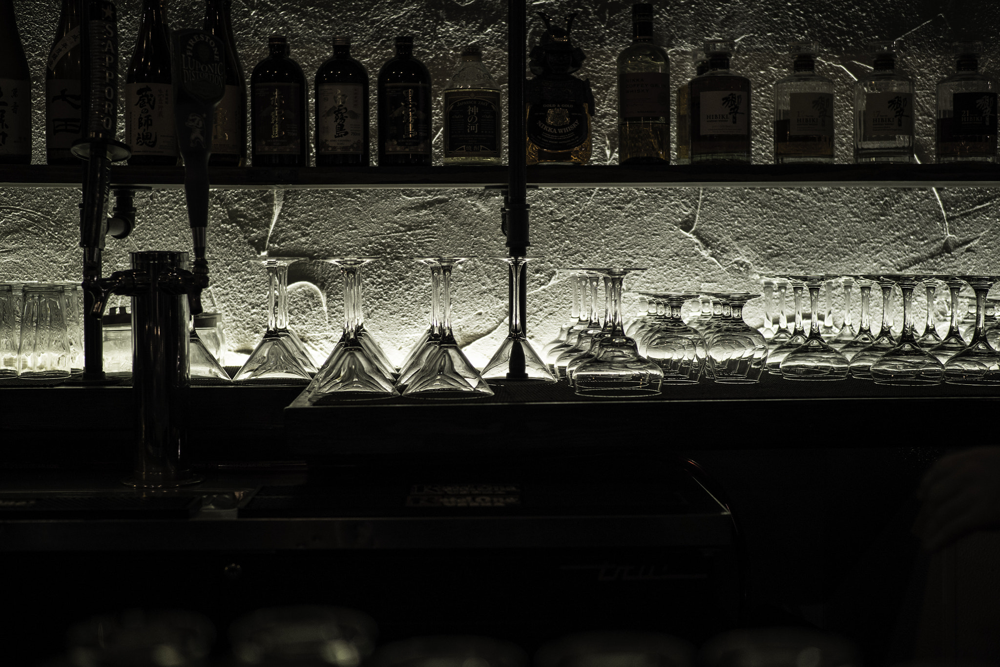 Olympus OM-D E-M1 Mark II + OLYMPUS M.25mm F1.2 sample photo. Bar photography