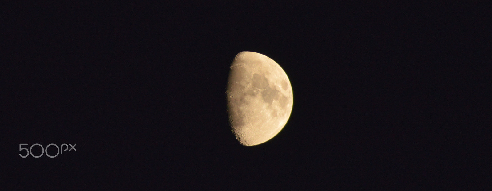 Nikon AF Nikkor 70-300mm F4-5.6G sample photo. Half moon photography