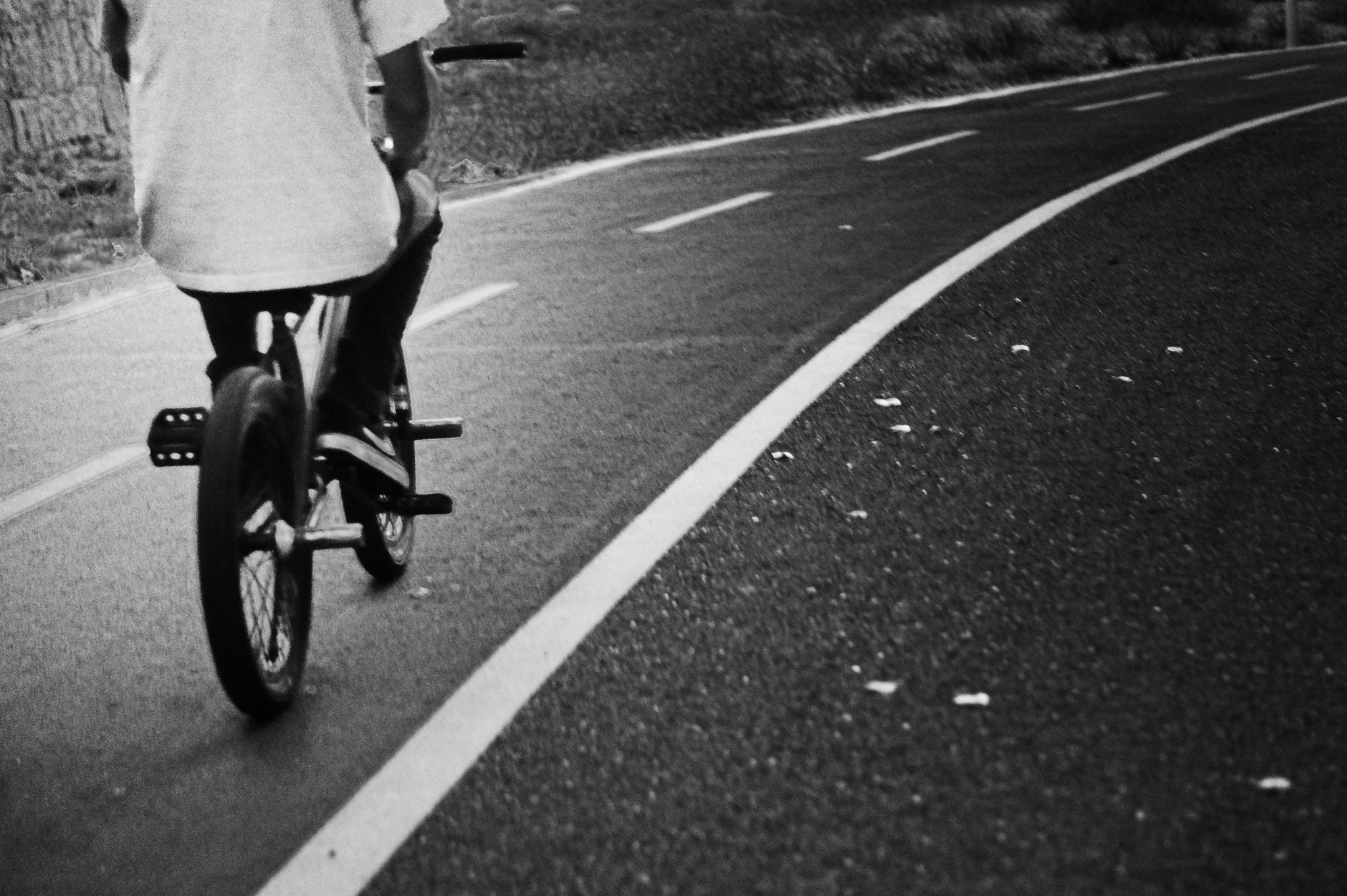 Sony SLT-A58 + Sony DT 50mm F1.8 SAM sample photo. Cycling whitout head photography