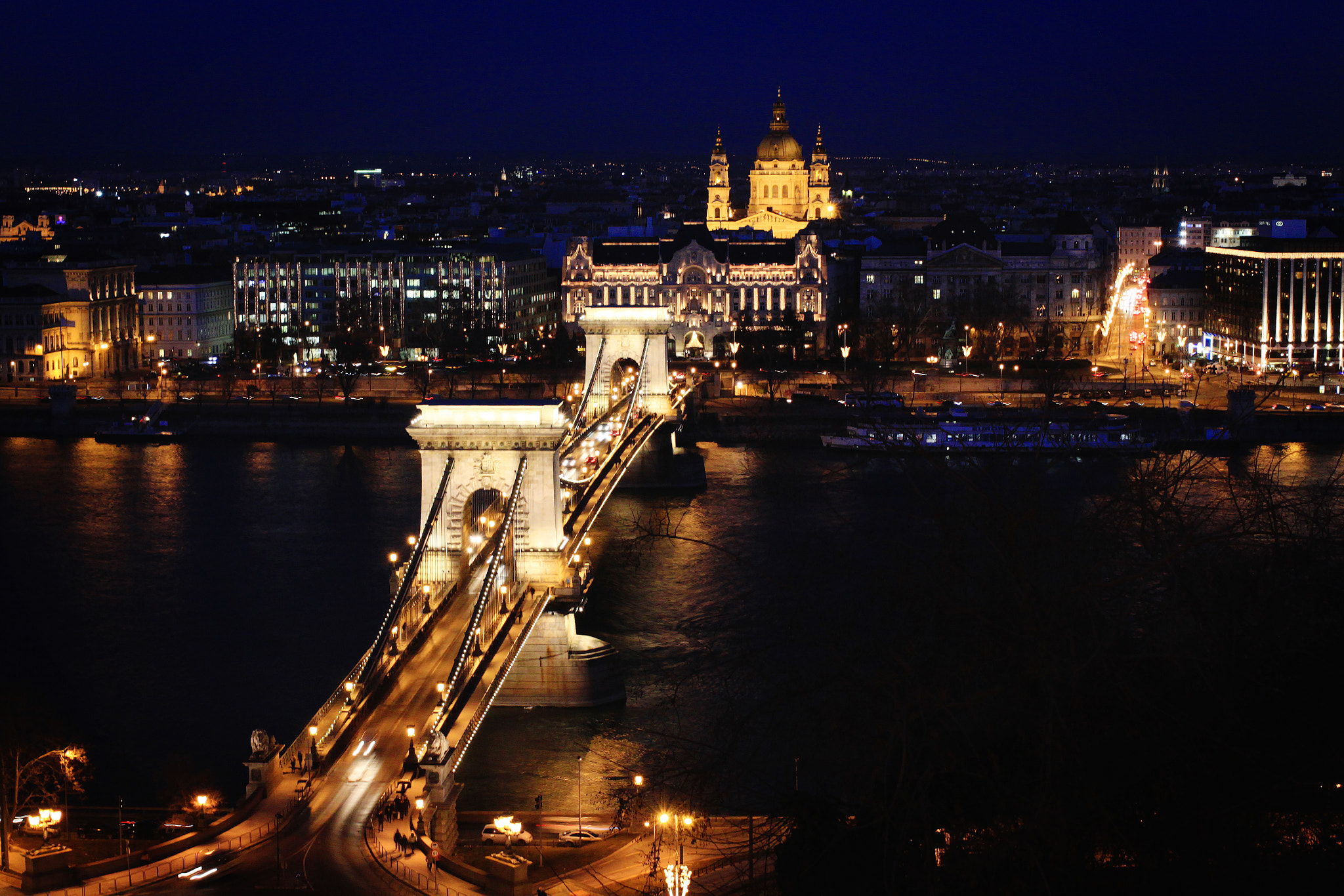Canon EOS 50D sample photo. The chain bridge in budapest photography