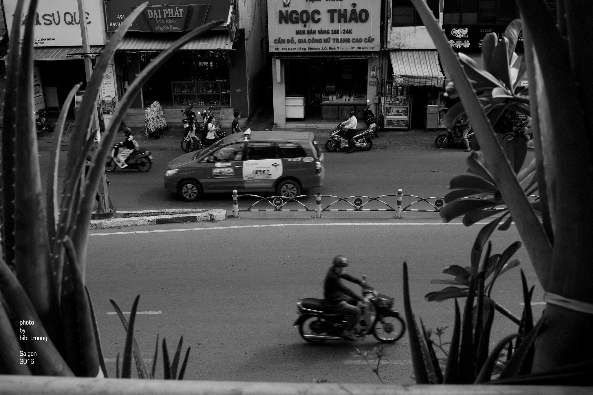 Canon EOS 5D + Canon EF 35mm F2 sample photo. Saigon photography