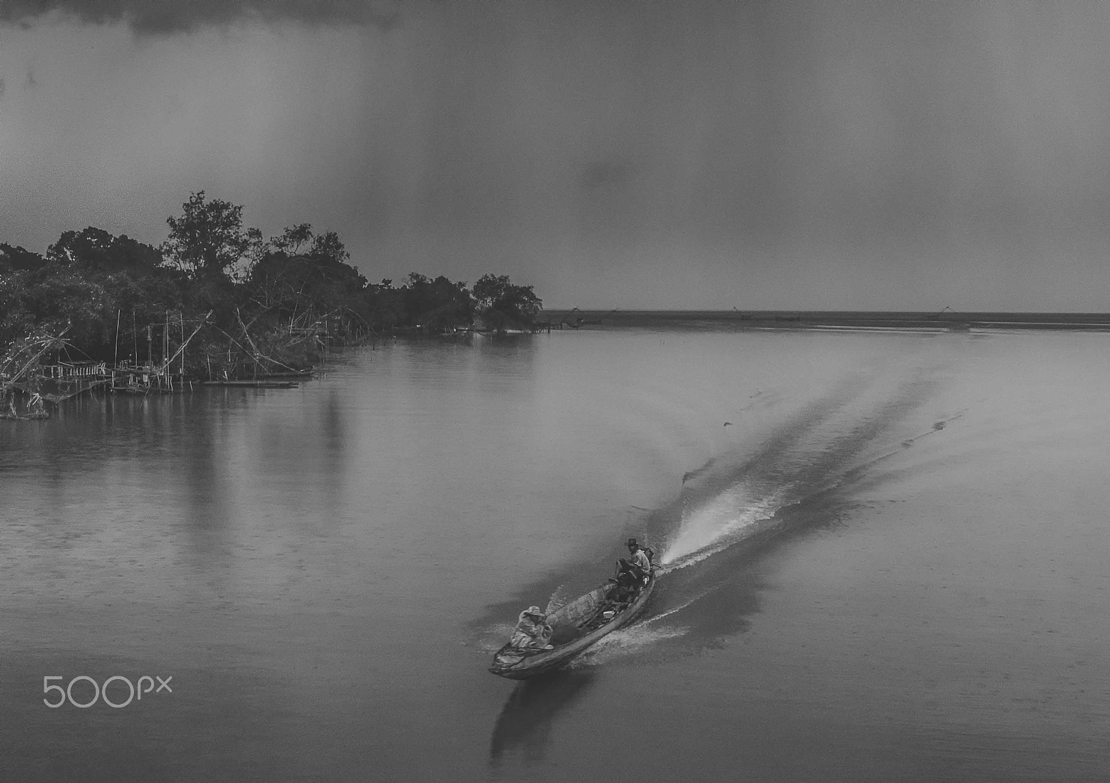 Olympus OM-D E-M10 + LUMIX G 25/F1.7 sample photo. Fish and fisherman photography