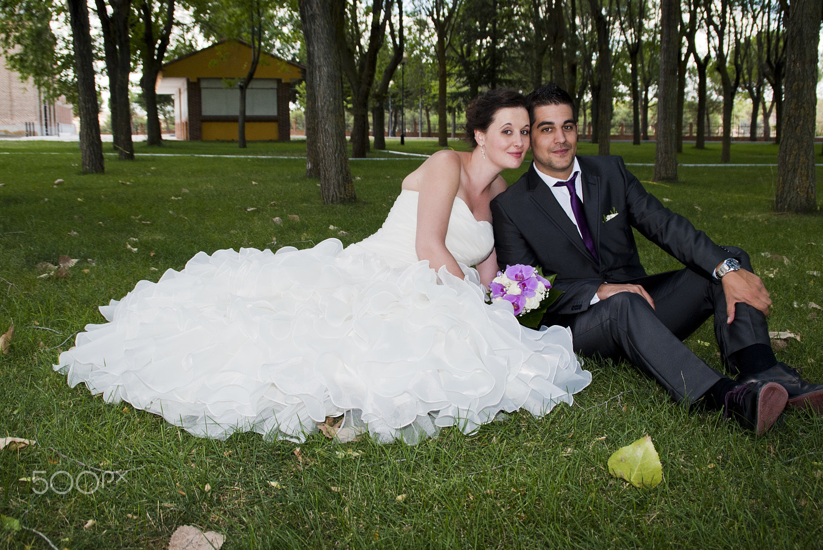 Nikon D3000 sample photo. They're happy photography
