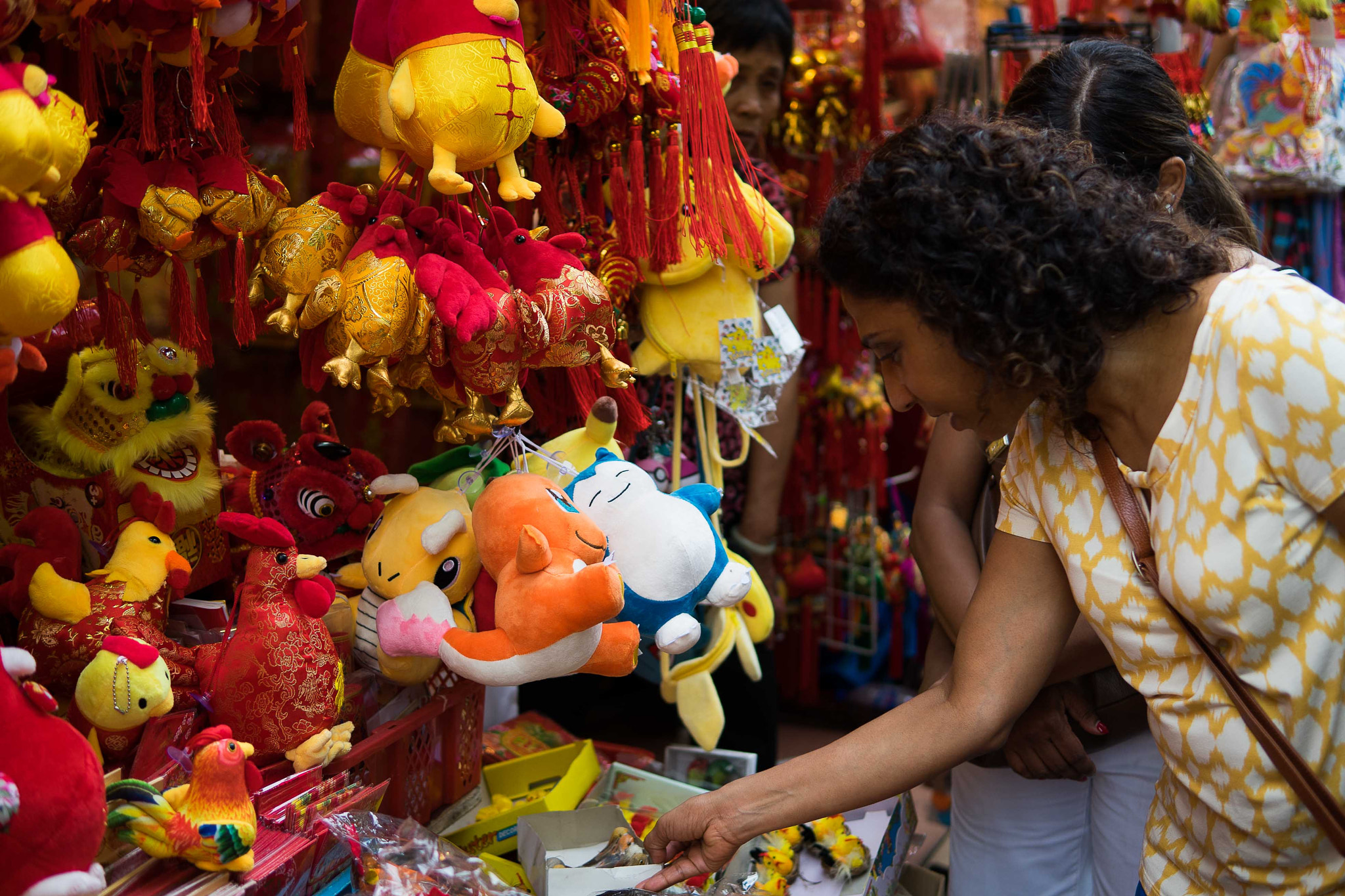 30mm F1.4 DC DN | Contemporary 016 sample photo. Festive shopping photography
