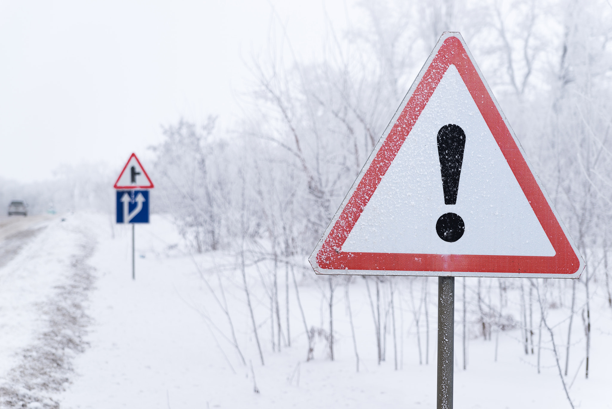 Nikon D800 + Tamron AF 28-75mm F2.8 XR Di LD Aspherical (IF) sample photo. A road sign stands on the snowy roadside photography