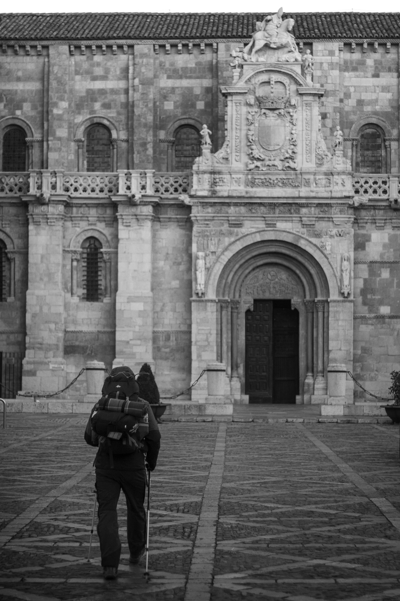 Canon EF 50mm f/1.8 sample photo. Pilgrim - camino de santiago - león photography