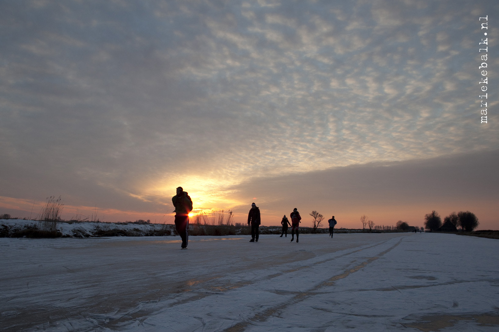 Canon EF 20mm F2.8 USM sample photo. Typical dutch, ice skating. true happinez on natur ... photography
