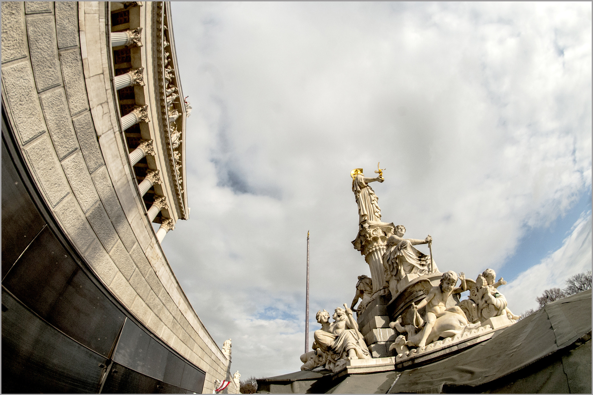 Nikon D200 + Samyang 8mm F3.5 Aspherical IF MC Fisheye sample photo. Парламент в Вене photography