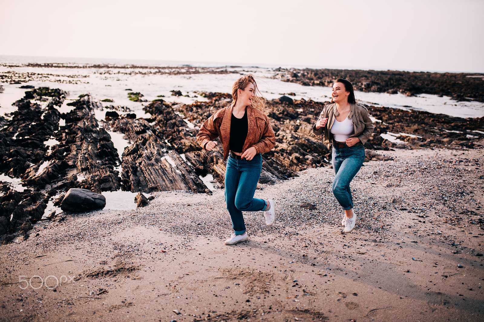 Canon EOS 5DS + Sigma 35mm F1.4 DG HSM Art sample photo. Teenager girls having fun running on the beach photography