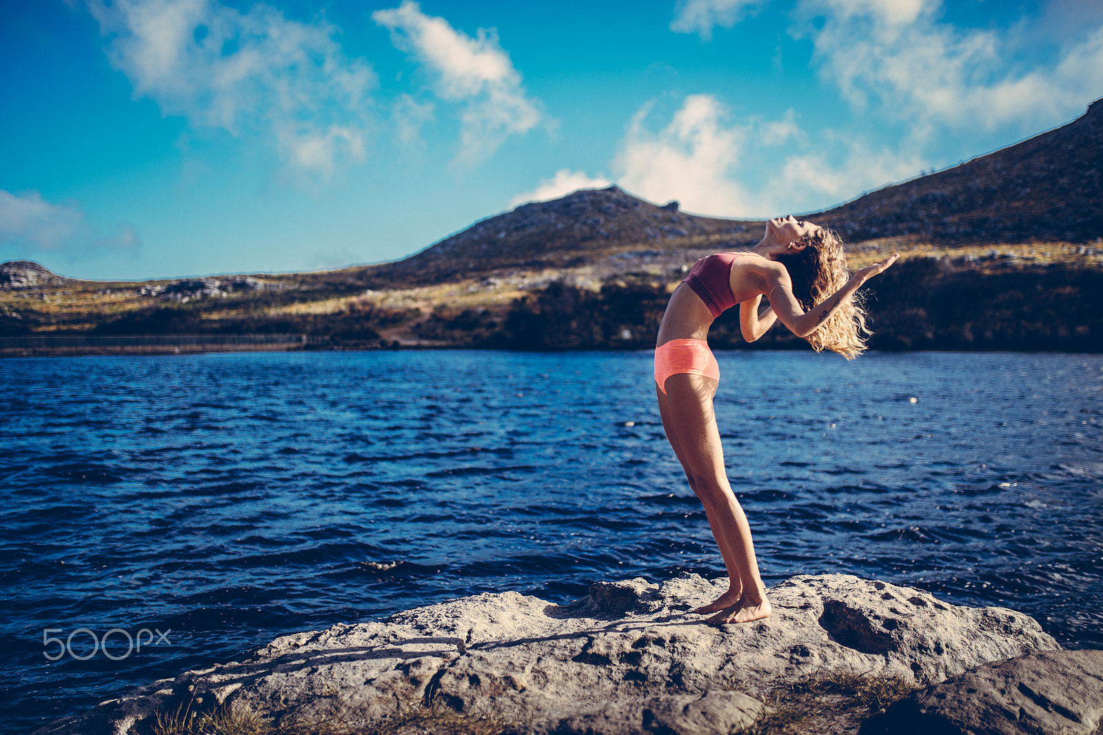 Canon EOS 5DS + Sigma 35mm F1.4 DG HSM Art sample photo. Young beautiful women practising yoga at a lake photography