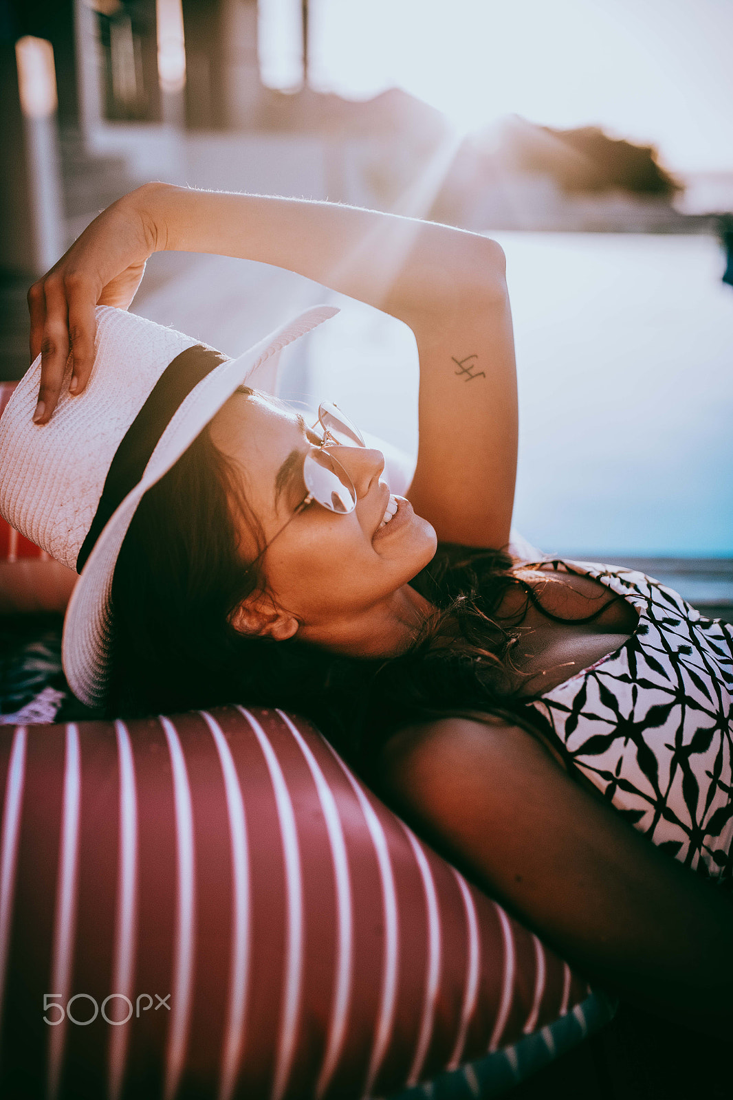 Canon EOS 5DS + Sigma 35mm F1.4 DG HSM Art sample photo. Beautiful young women relaxing at the pool smiling photography