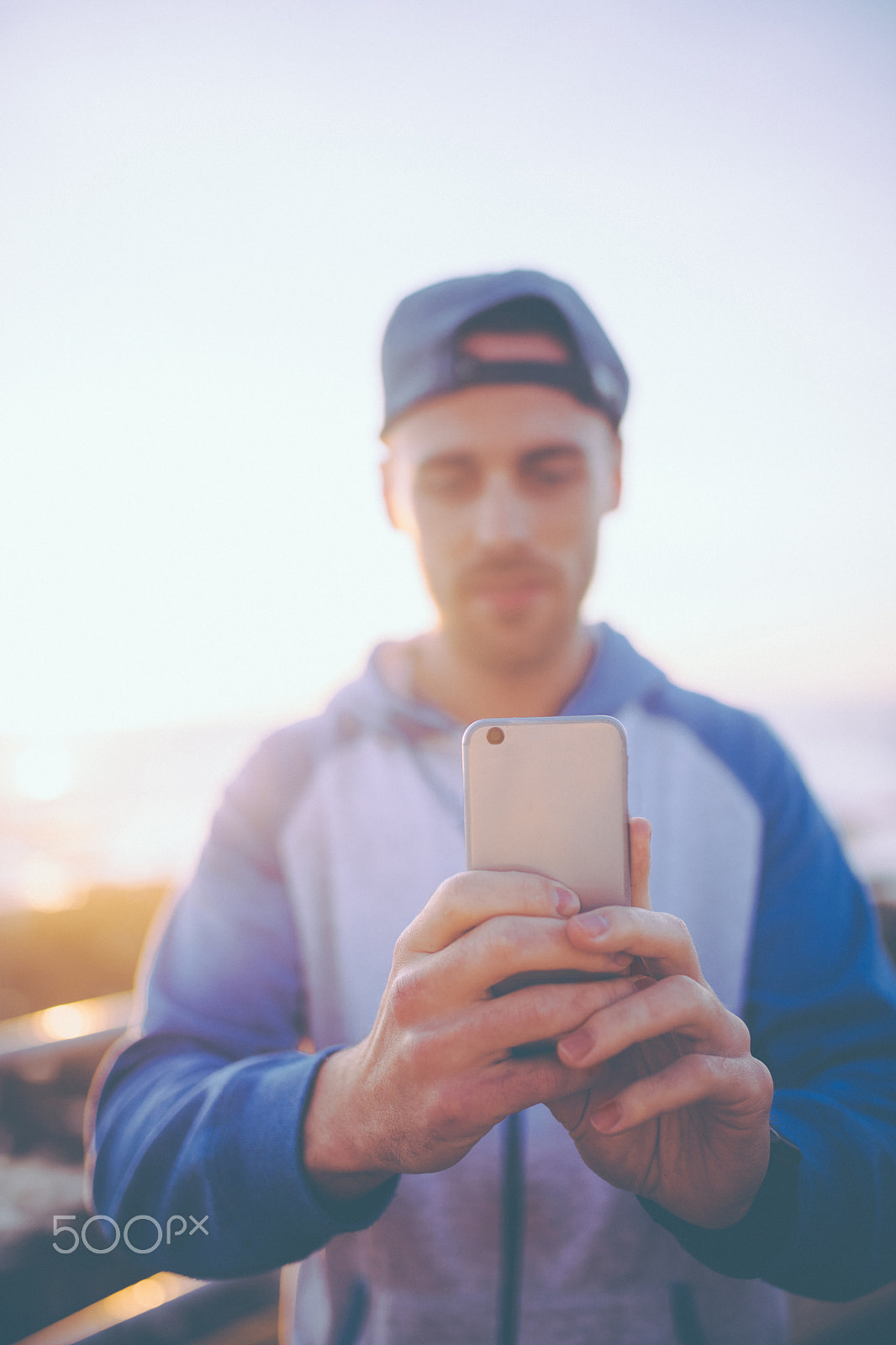 Canon EOS 5DS + Sigma 35mm F1.4 DG HSM Art sample photo. Young caucasian men taking photo with smart phone photography
