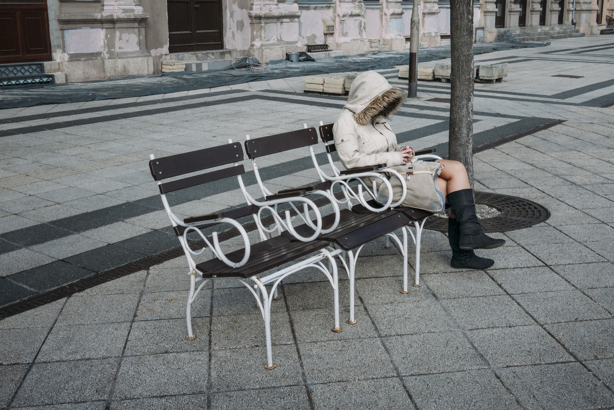 Panasonic Lumix DMC-GF1 + Panasonic Lumix G 20mm F1.7 ASPH sample photo. Cold waiting photography