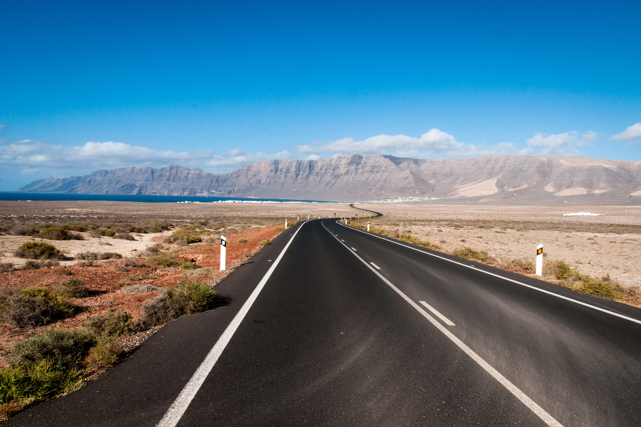 Sony Alpha DSLR-A700 sample photo. Road to caleta de famara photography