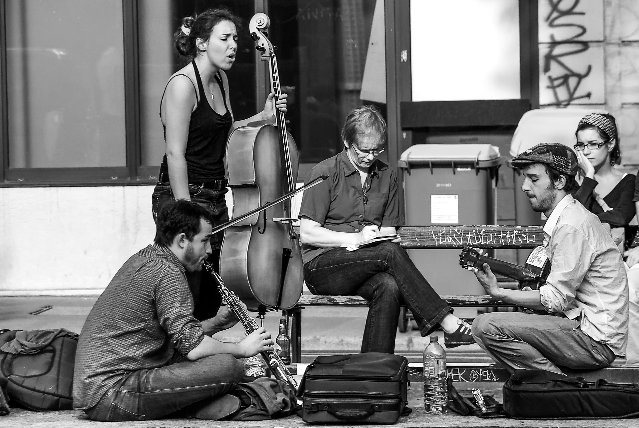 Pentax K10D sample photo. Artistes de rue (quai de jemmapes - paris) photography