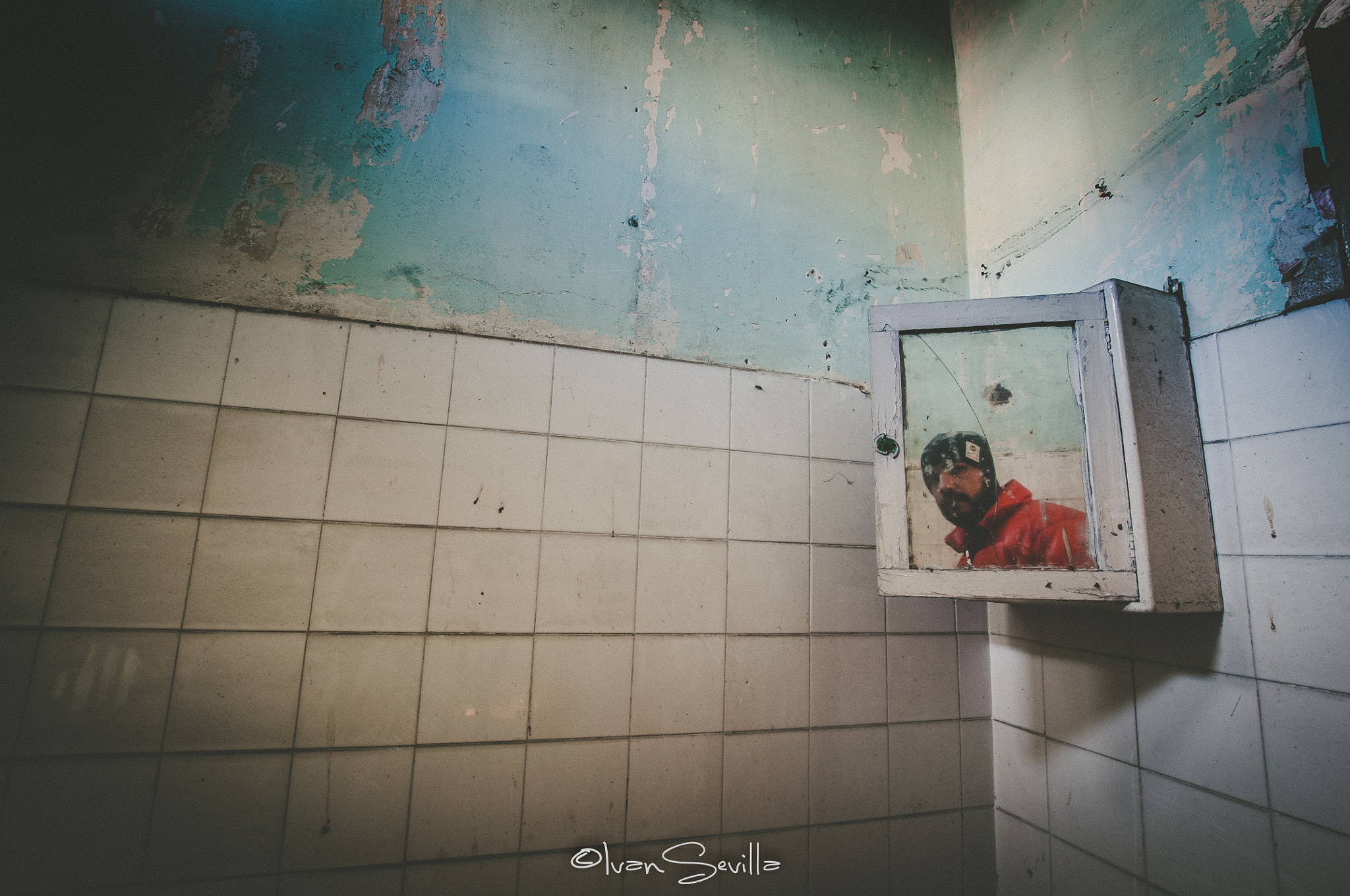 Nikon D300 + Sigma 10-20mm F3.5 EX DC HSM sample photo. Abandoned selfie photography