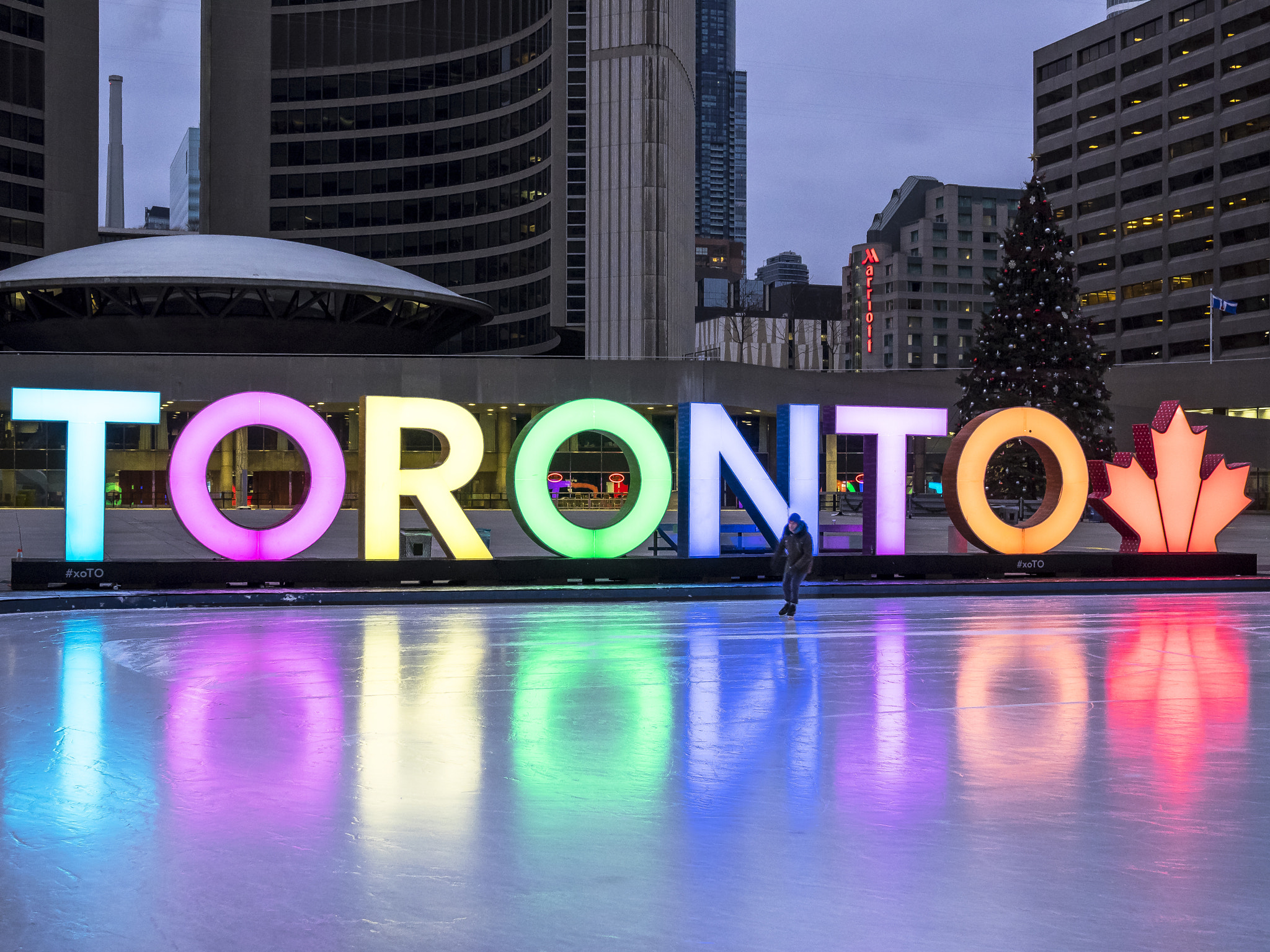 Olympus OM-D E-M1 + OLYMPUS M.25mm F1.2 sample photo. Early morning skate - nathan phillips square photography