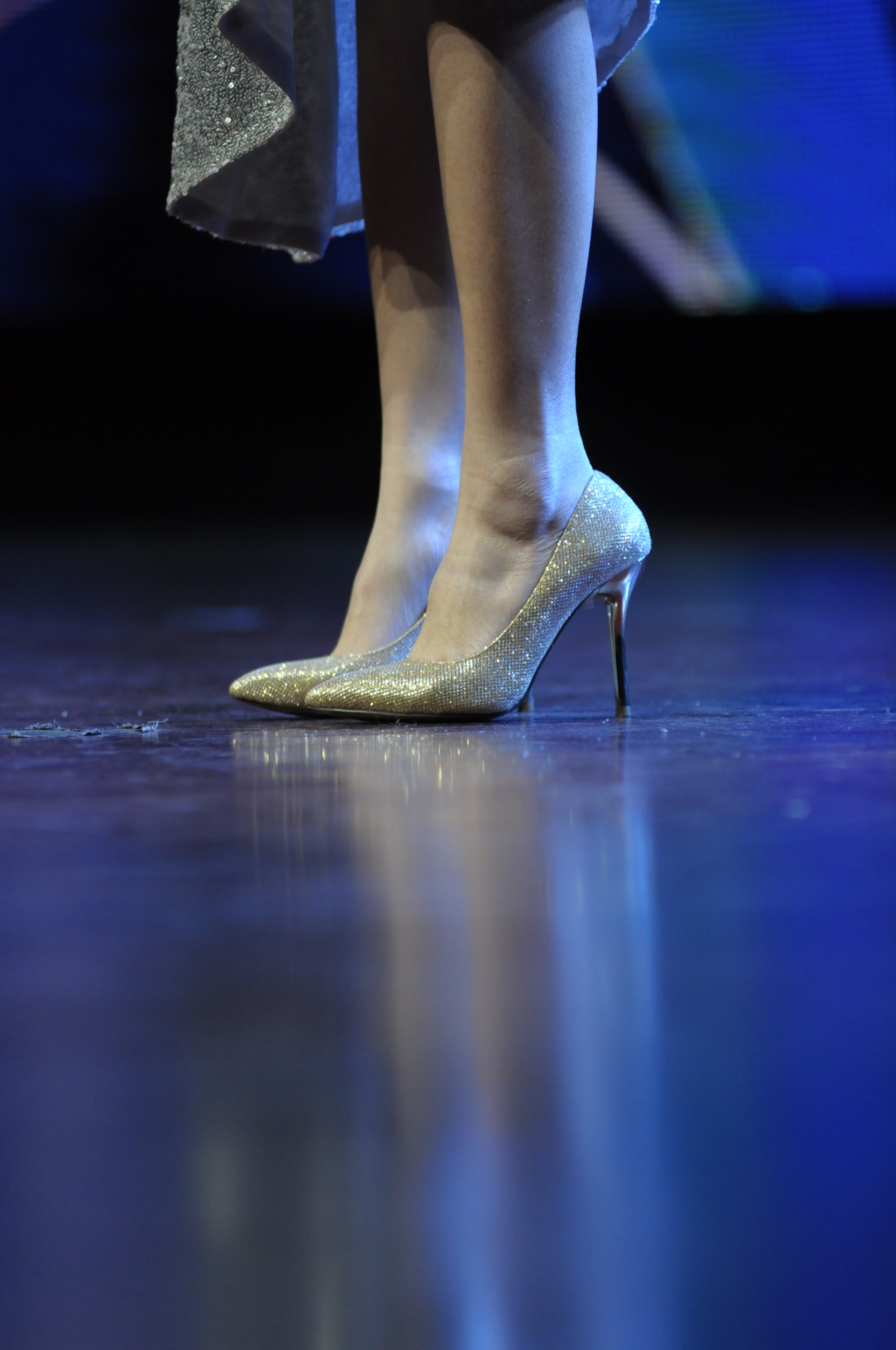 Nikon AF-Nikkor 80-200mm F2.8D ED sample photo. Shoes photography