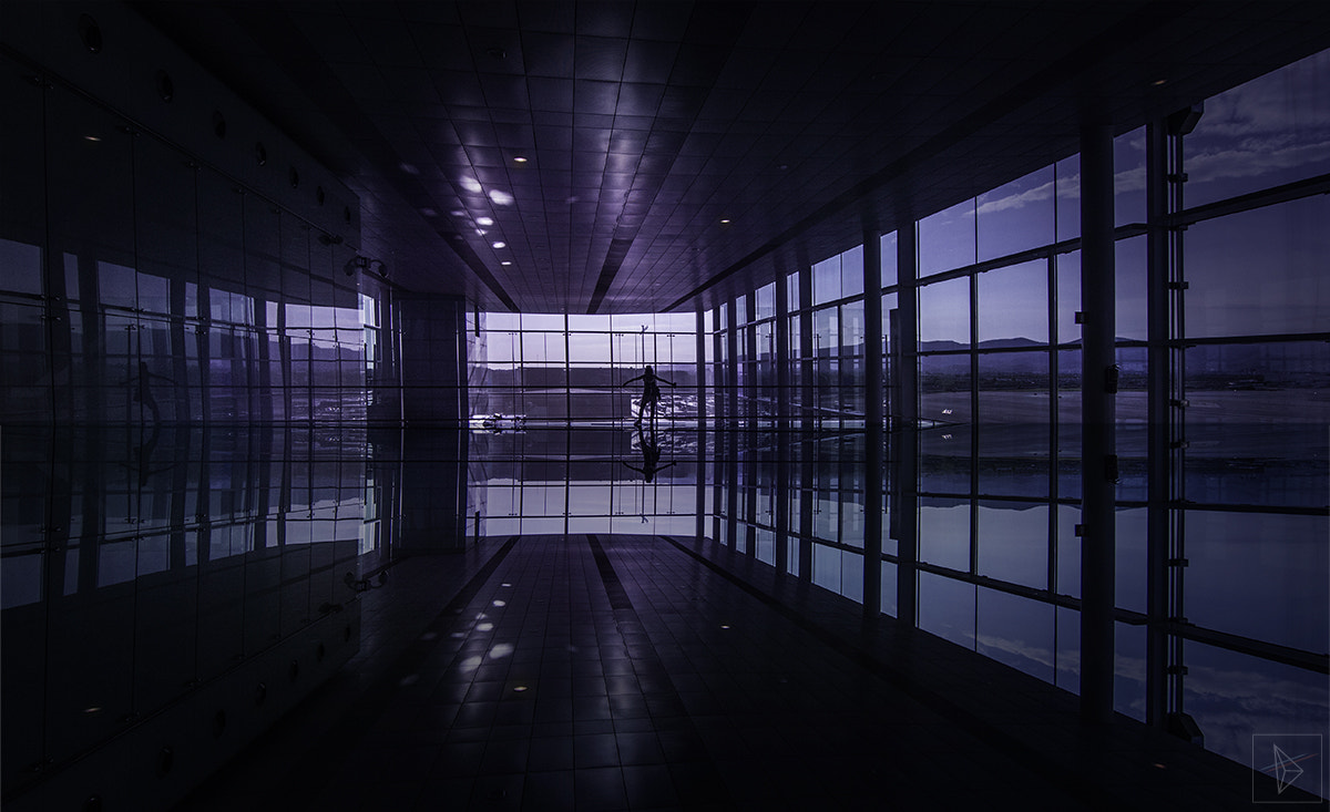 Canon EOS 550D (EOS Rebel T2i / EOS Kiss X4) sample photo. Solitude at airport photography